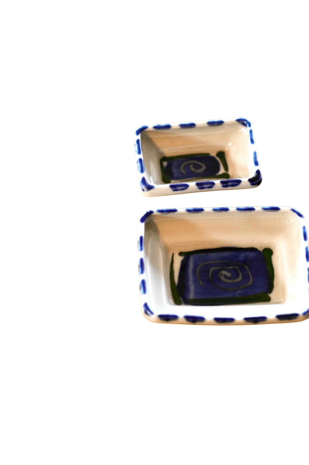 Set of 2 small pottery dishes