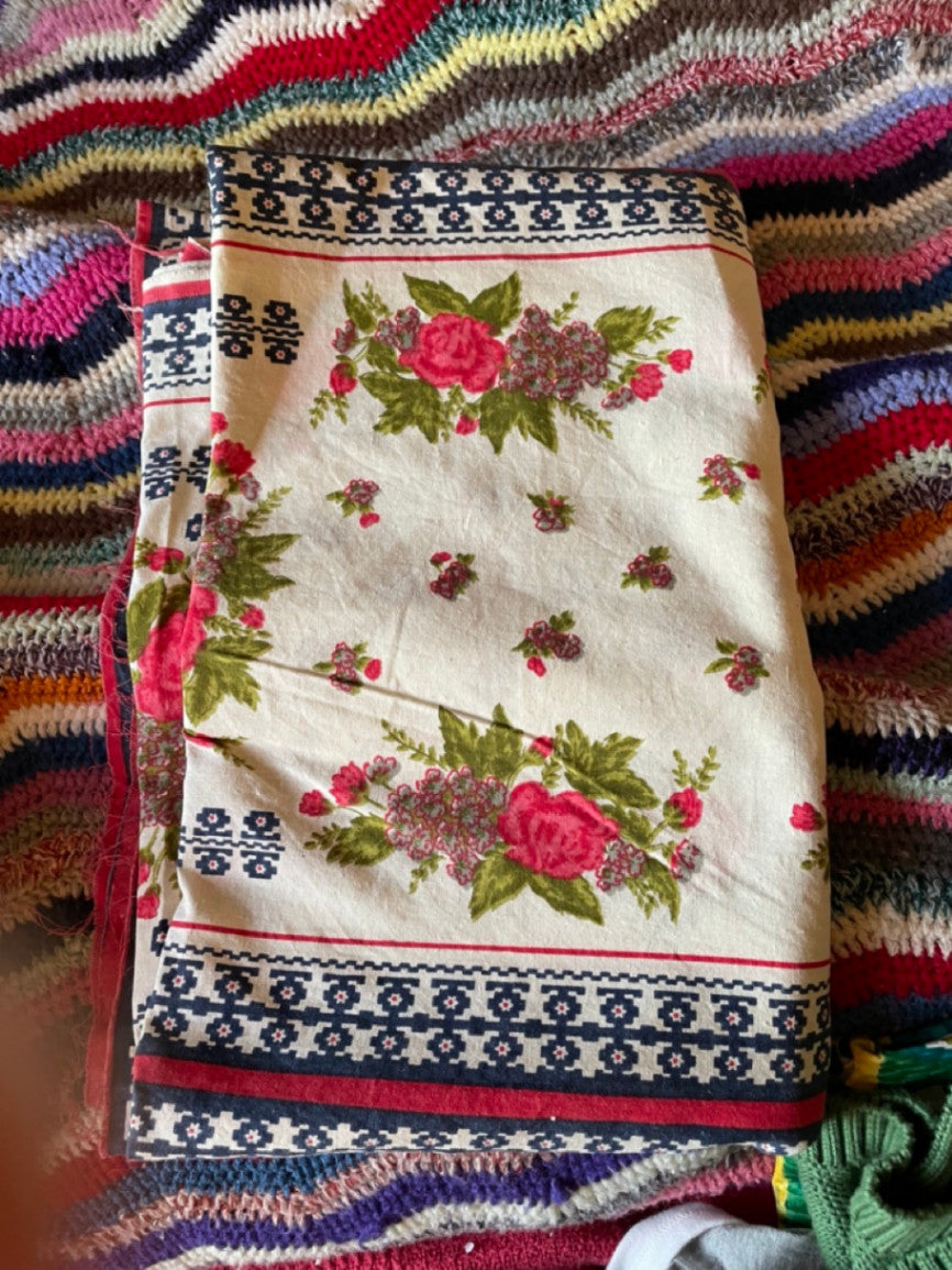 Vintage fabric roses blue border