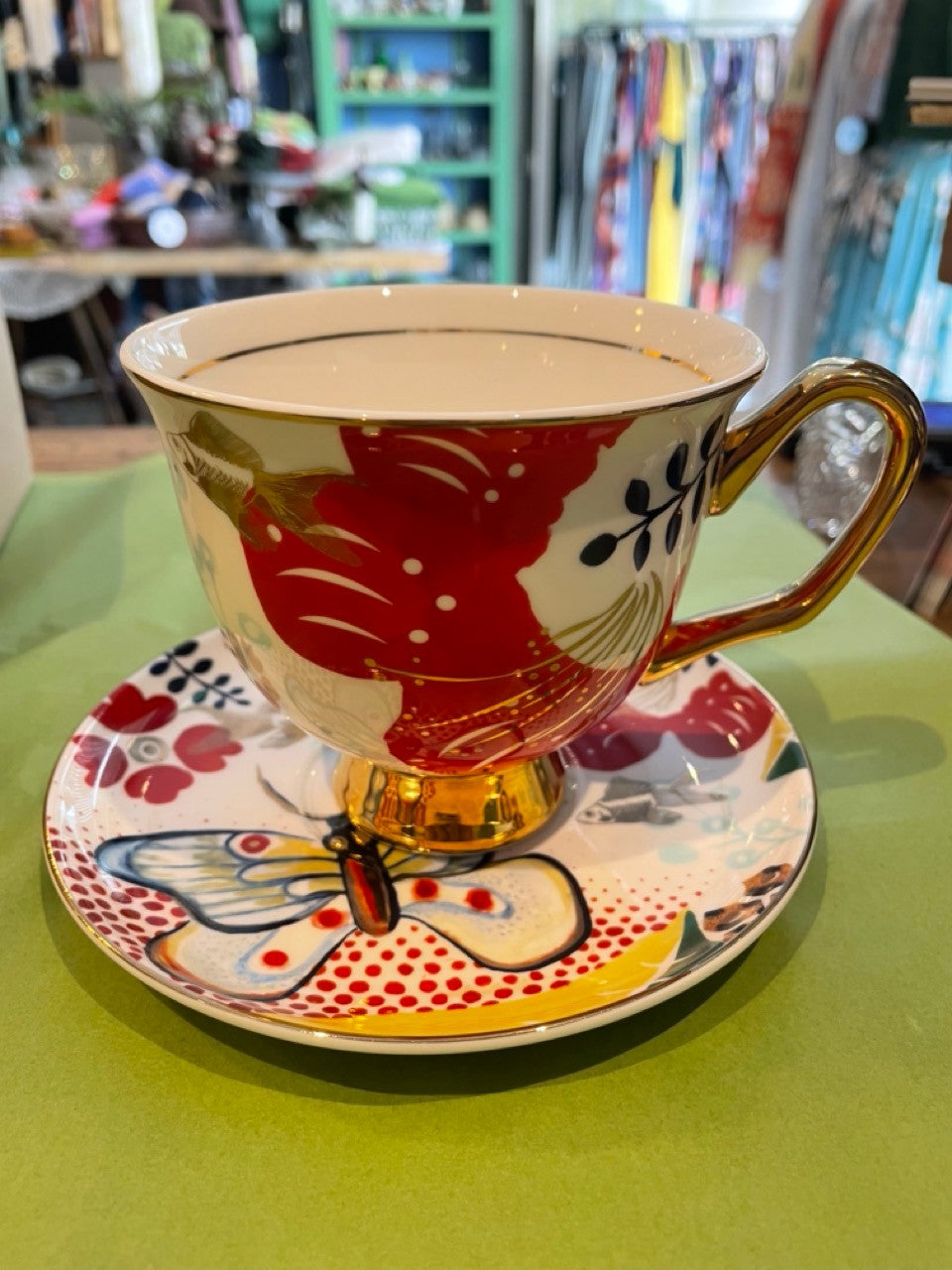 Lyndal T Tea cup and saucer with box