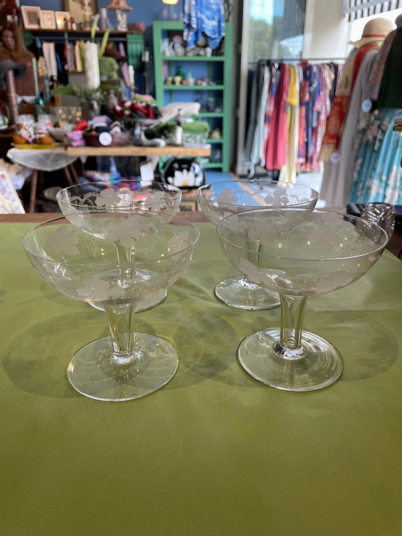 Vintage etched glass champagne coupes set of 4 Clear