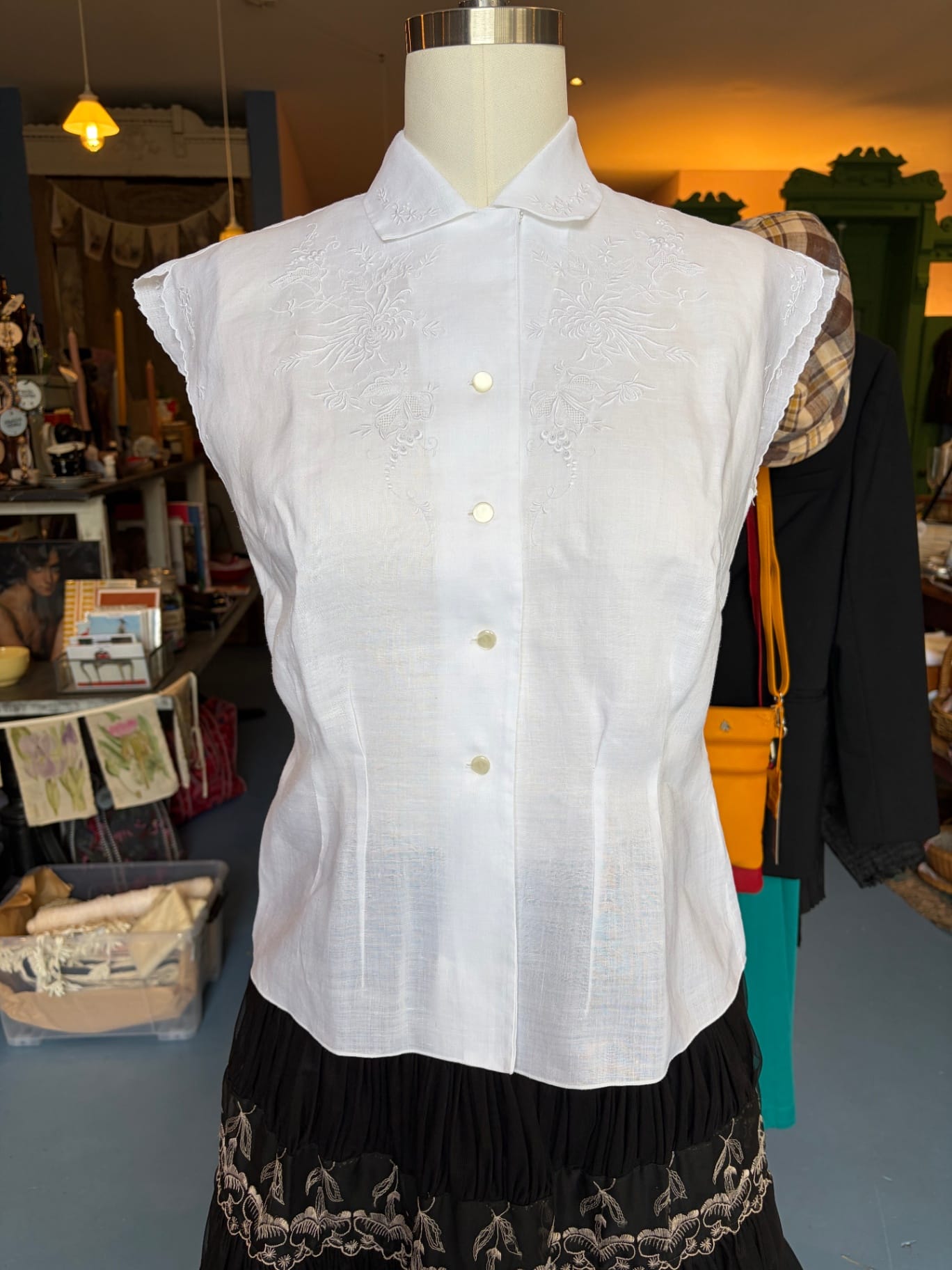 Vintage white embroidered sleeveless blouse