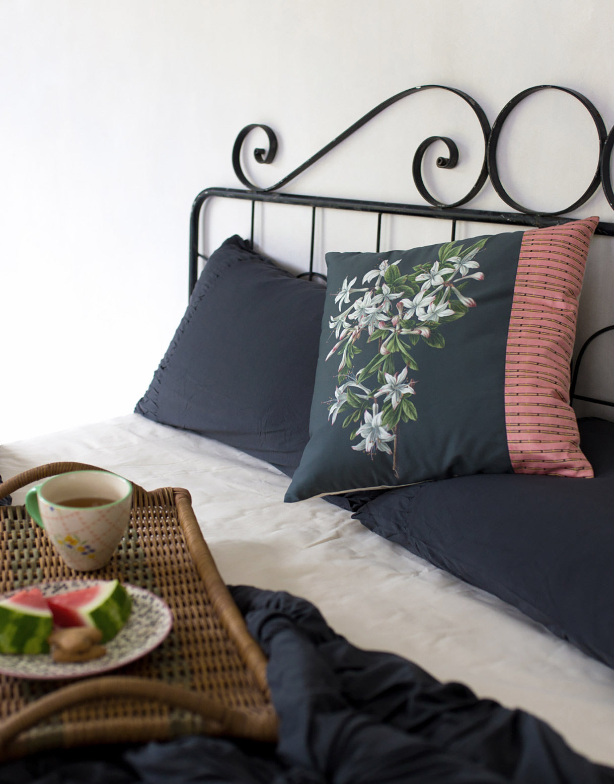 Rosette Pillowcase in Charcoal *organic cotton