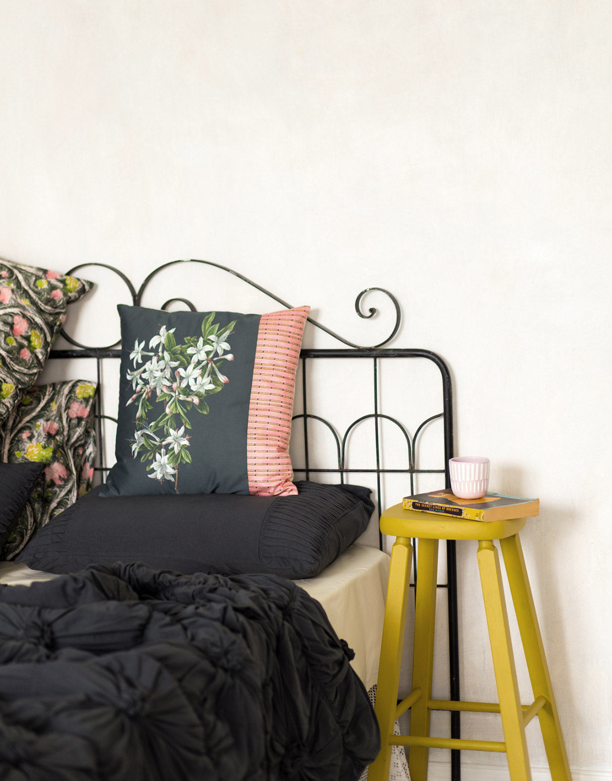 Rosette Pillowcase in Charcoal *organic cotton