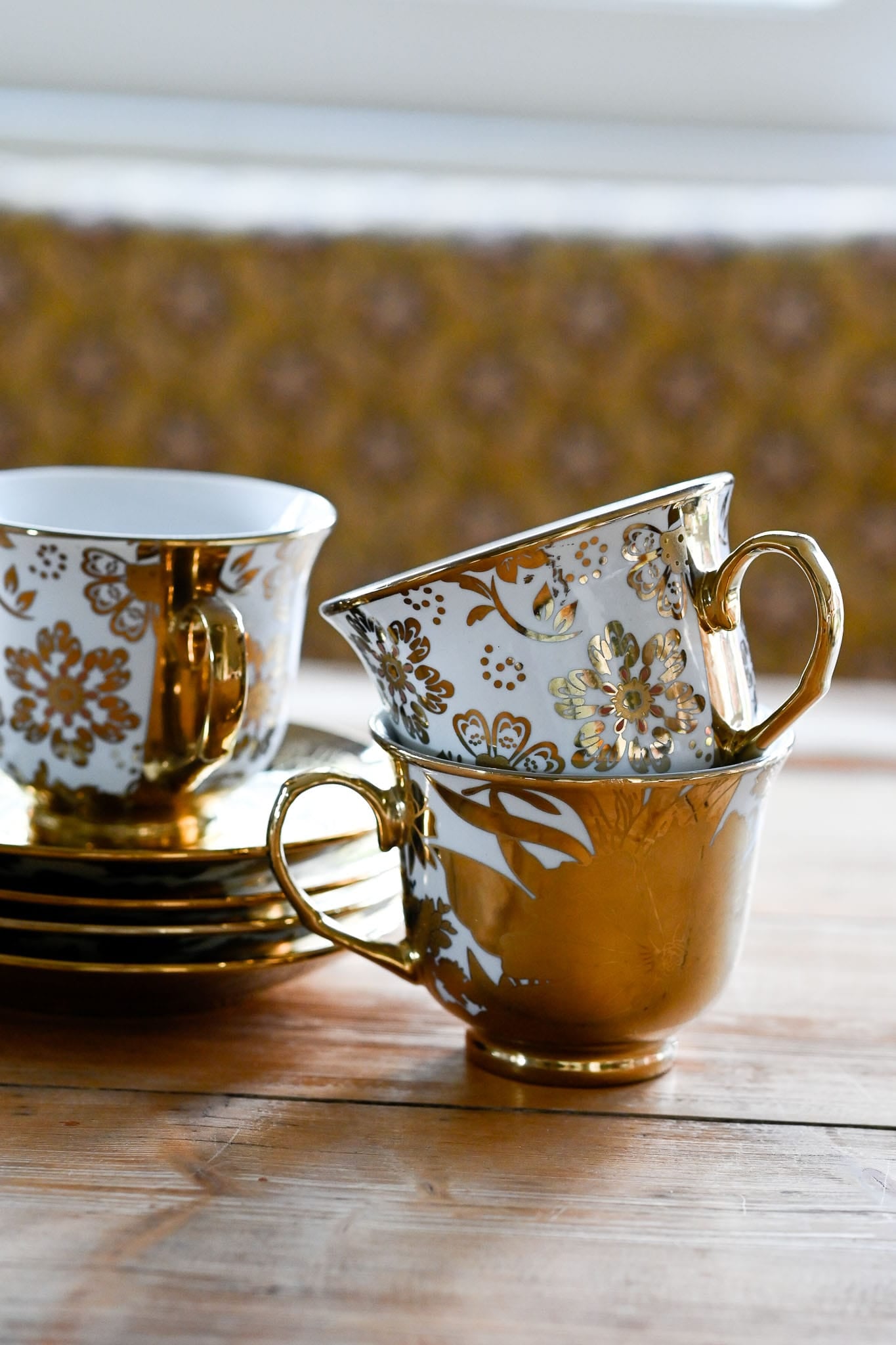 Vintage gold and white teacup and saucer set of 4