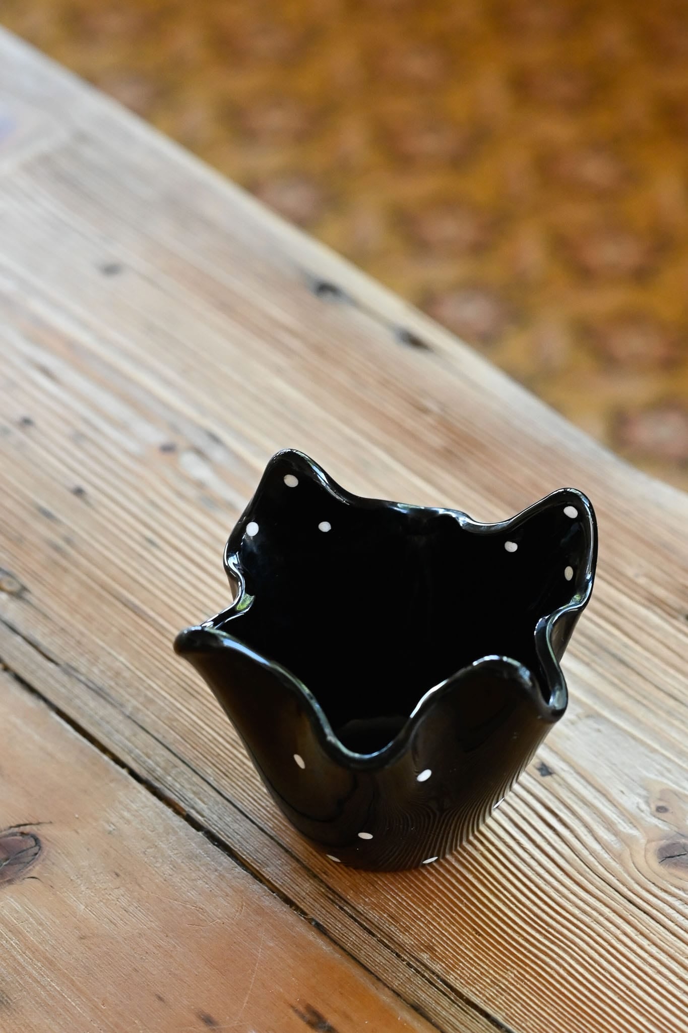 Vintage MCM small Bagley glass handkerchief vase