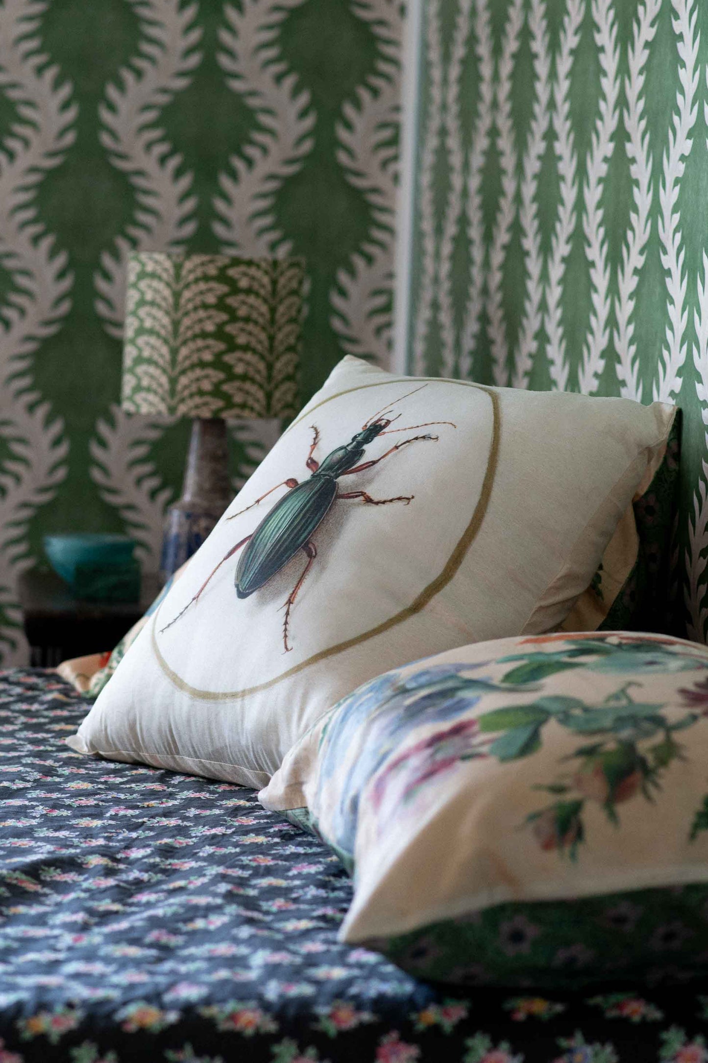 Cushion cover Golden Beetle