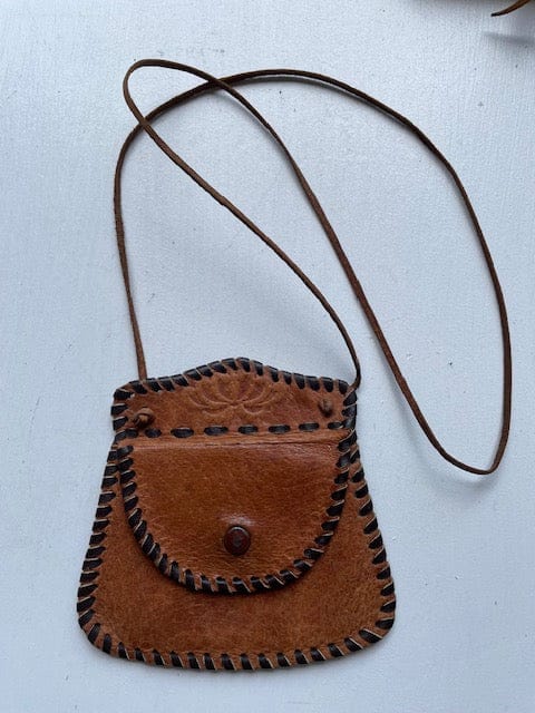 Vintage small leather bag with black edges