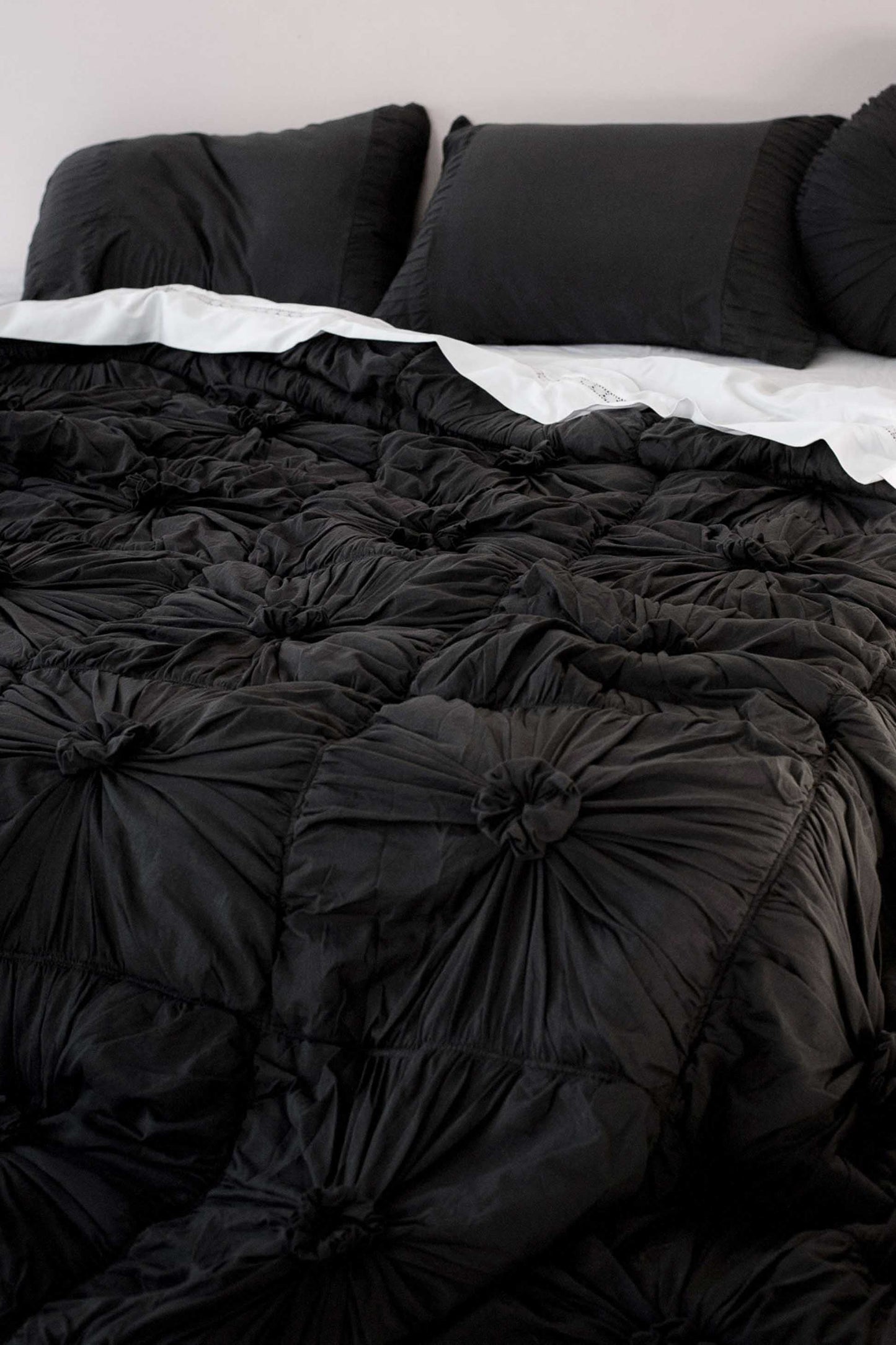 Rosette quilt in Charcoal *organic cotton