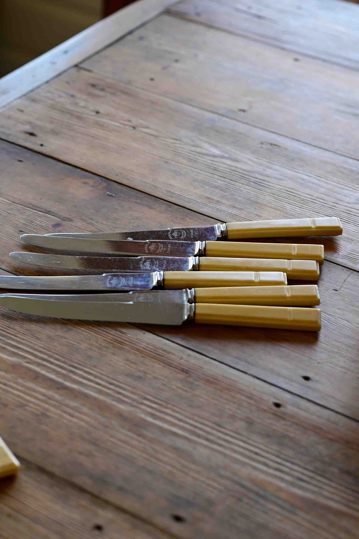 Viner and Hall Dinner knives x 6