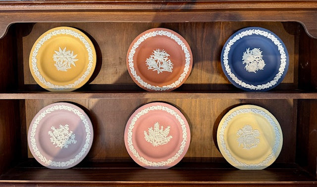 Wedgewood Floral ceramics 12cm terracotta brown and white