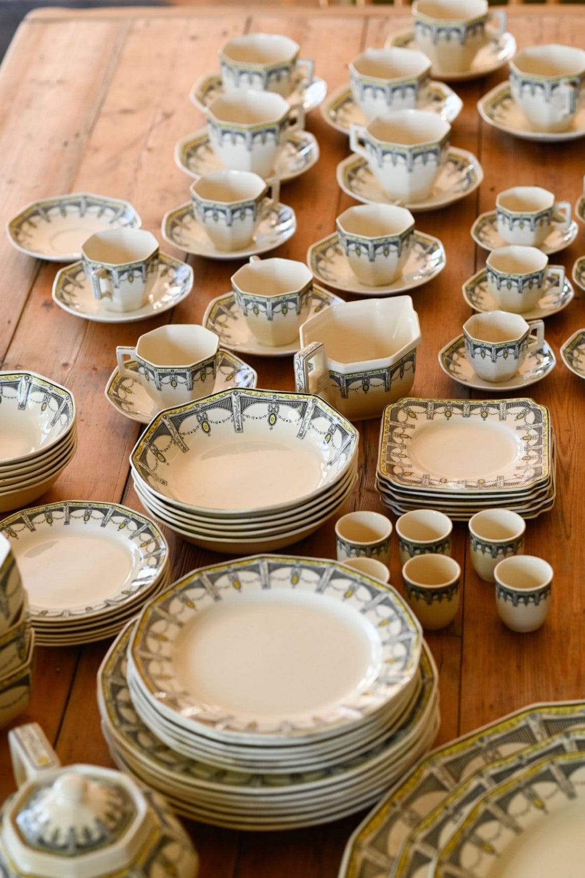 Royal Doulton Claremont Antique dinner set White with black and yellow detailing