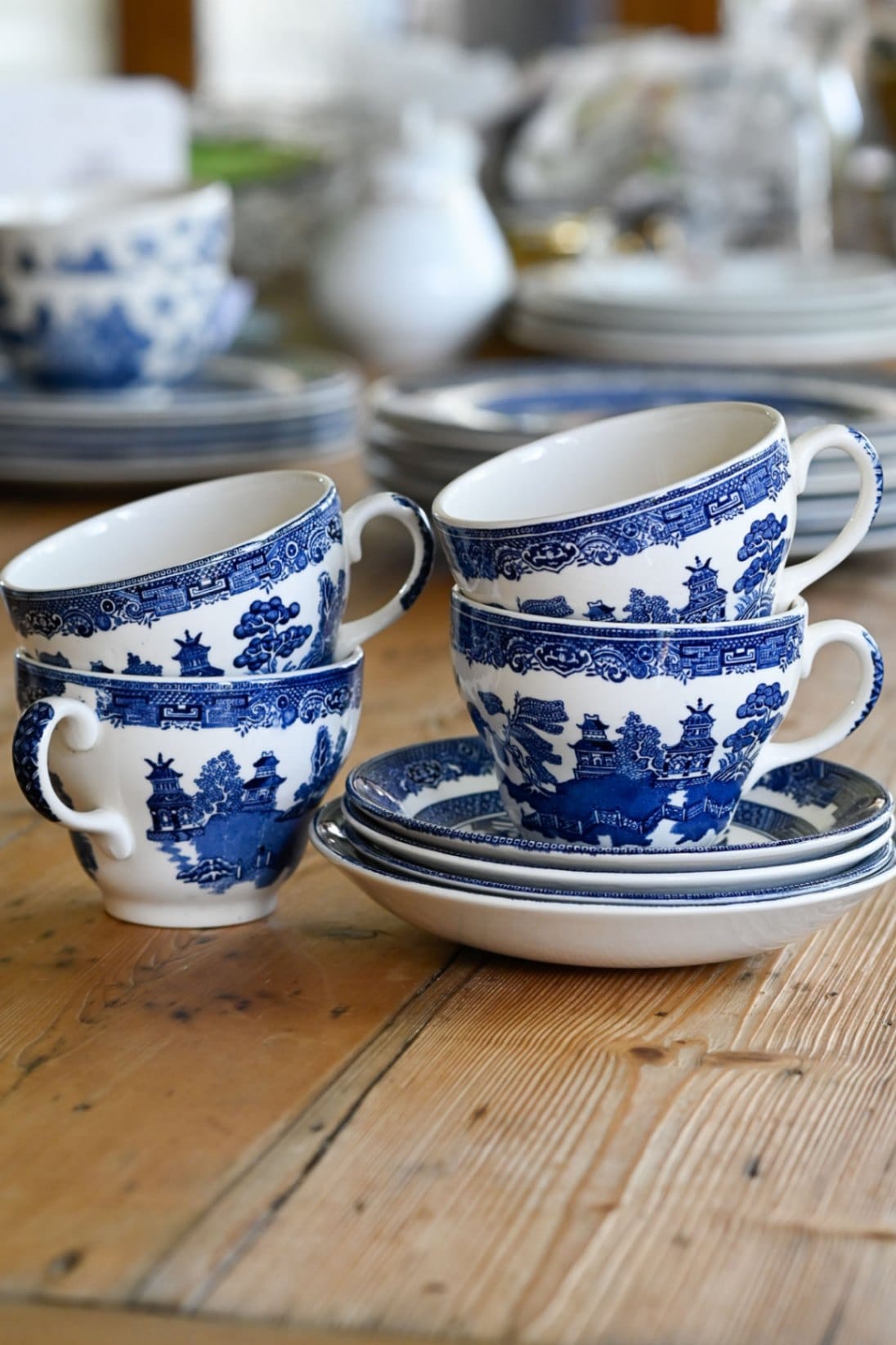 Johnson Bros Willow Pattern Tea cup and saucers Set of 4