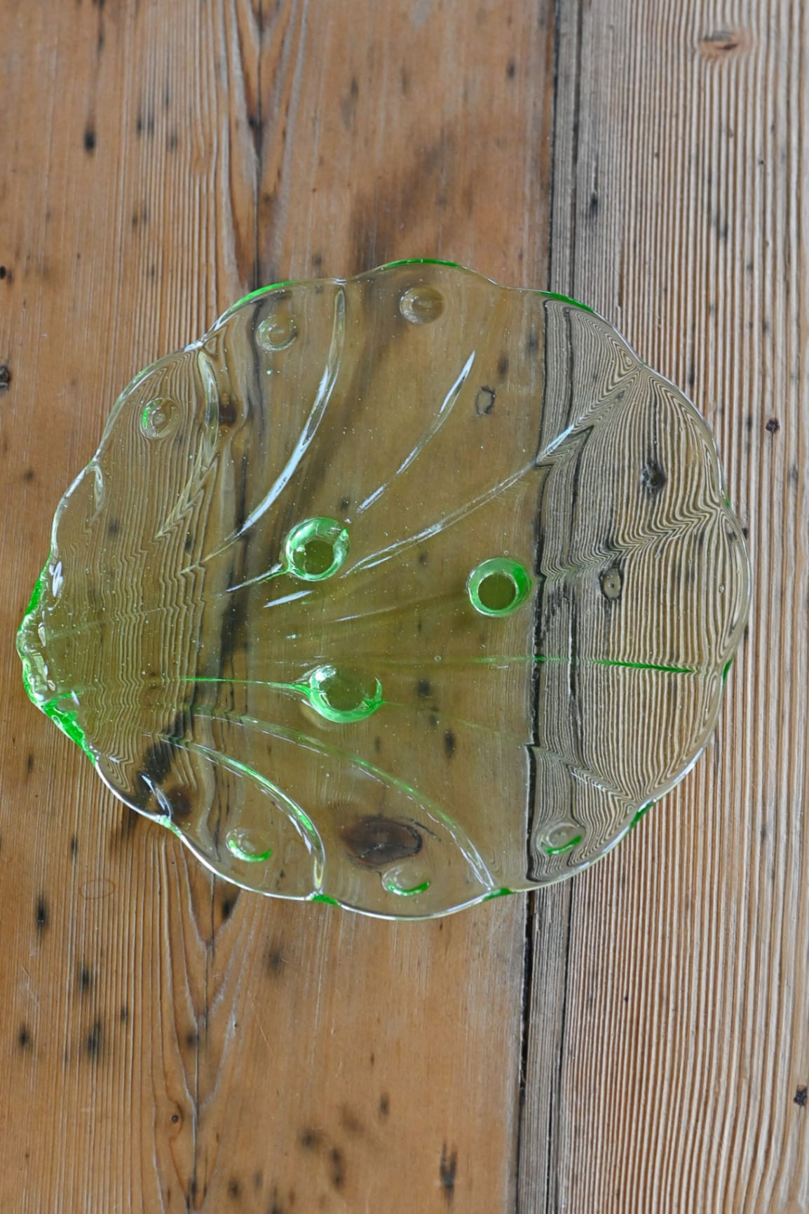 Vintage Stolzle depression era uranium glass shell serving plate