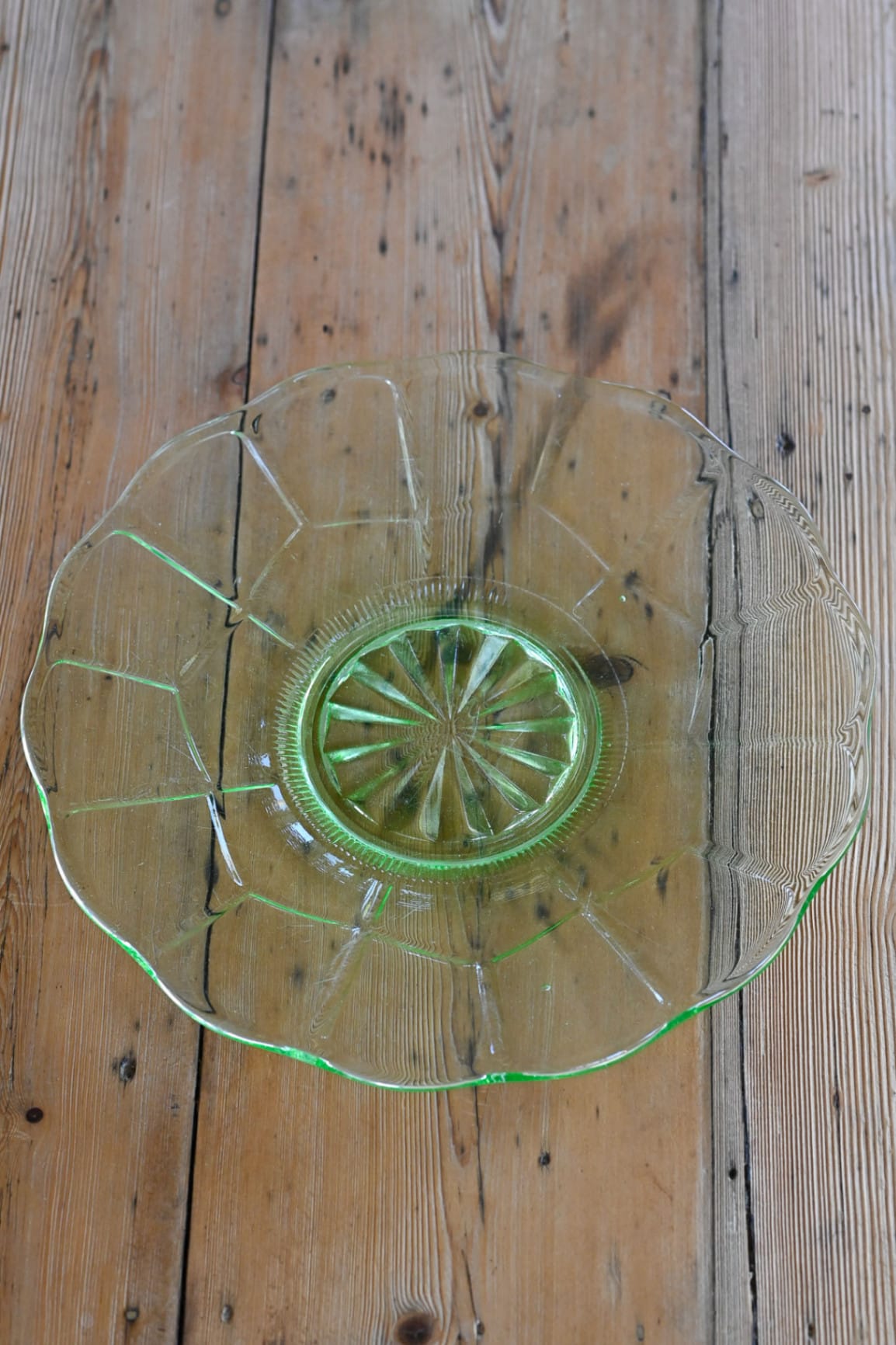 Vintage depression era uranium glass green serving plate