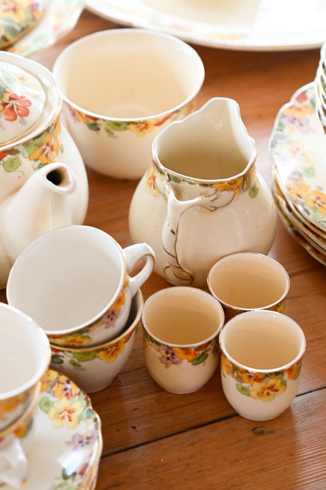 Royal Doulton Nasturtium 69 piece antique dinner set