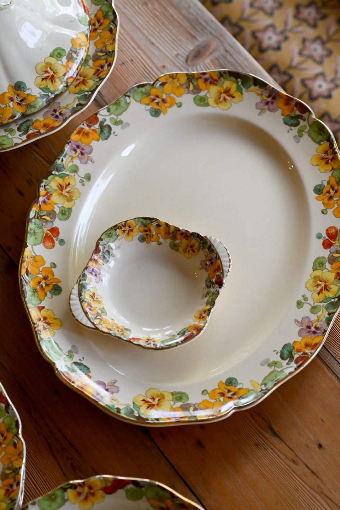 Royal Doulton Nasturtium 69 piece antique dinner set