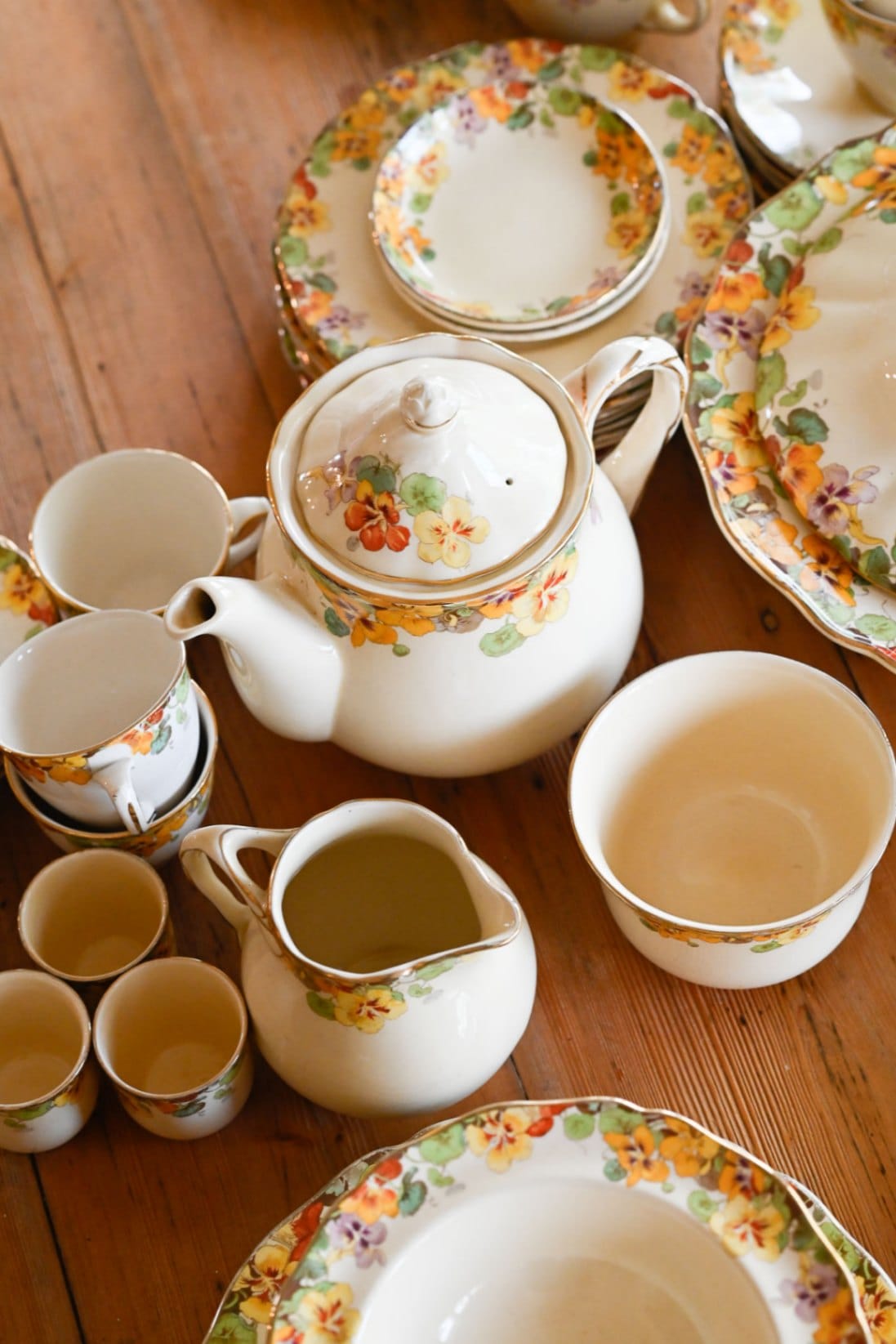 Royal Doulton Nasturtium 69 piece antique dinner set