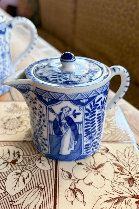 Antique Mosa Maastricht Long Eliza lidded milk jug