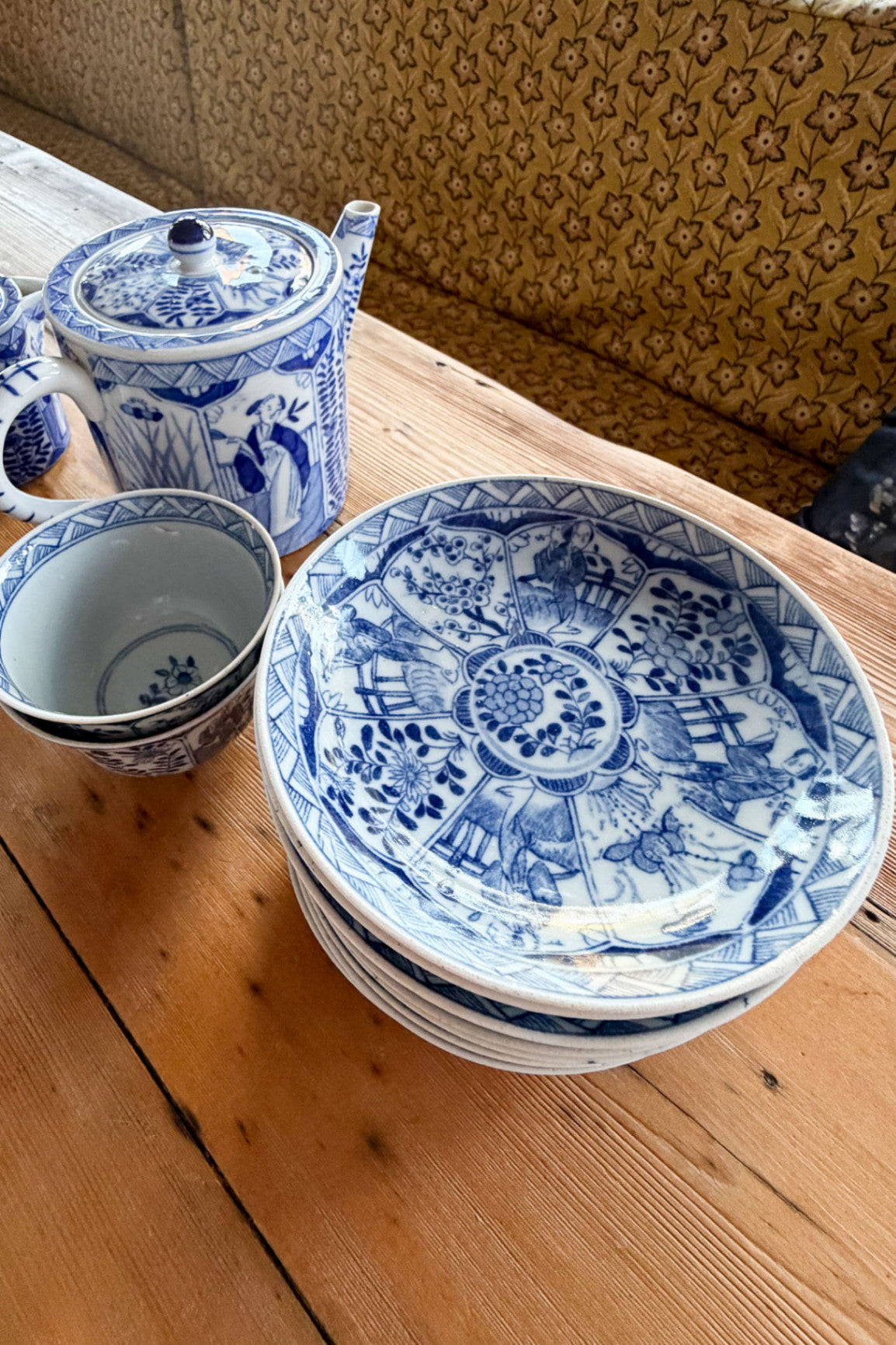 Antique Mosa Maastricht Long Eliza chinoiserie small plates 