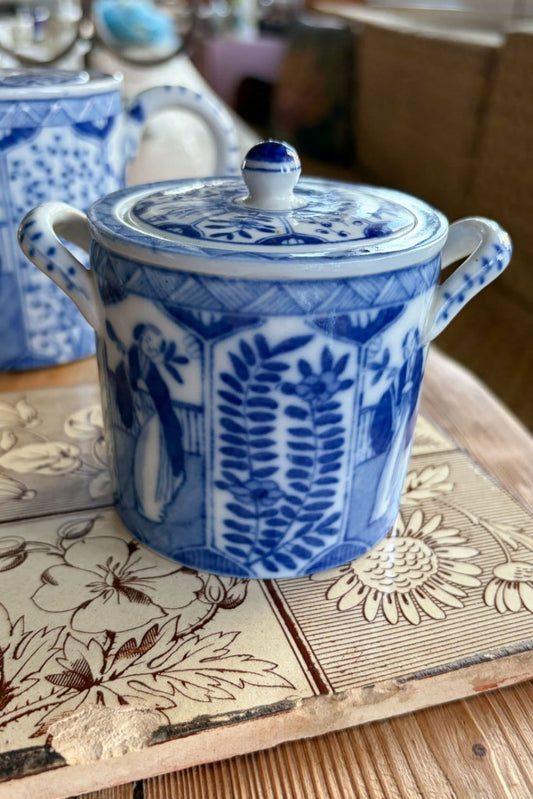 Antique Mosa Maastricht Long Eliza lidded sugar bowl