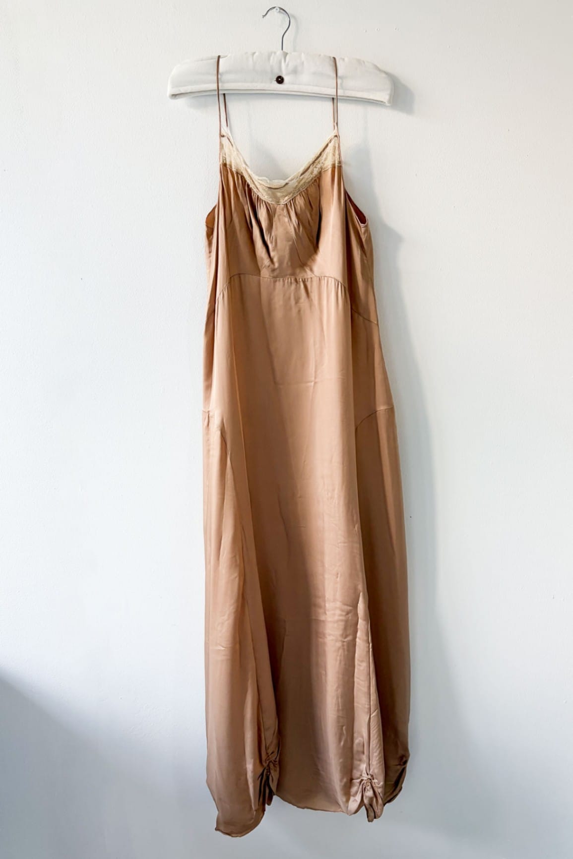 Von Troska coffee coloured slip dress with lace Champagne Beige