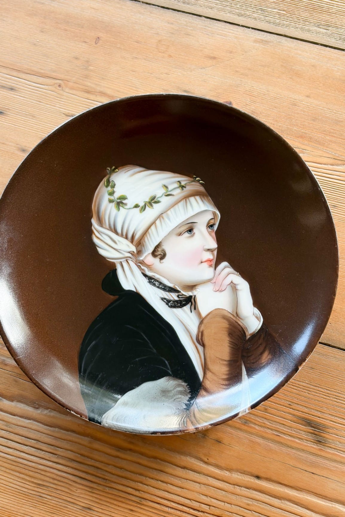 Beautiful vintage hand painted 'in prayer'decorative plate