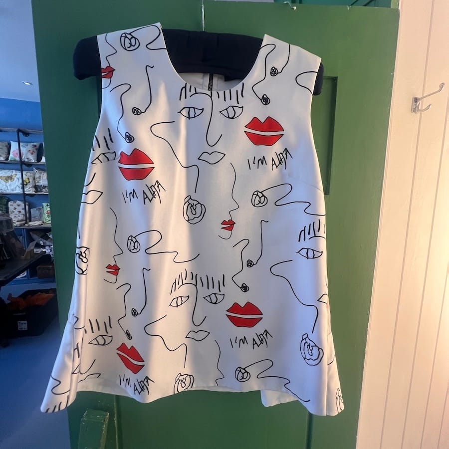 MoMa red lip abstract top
