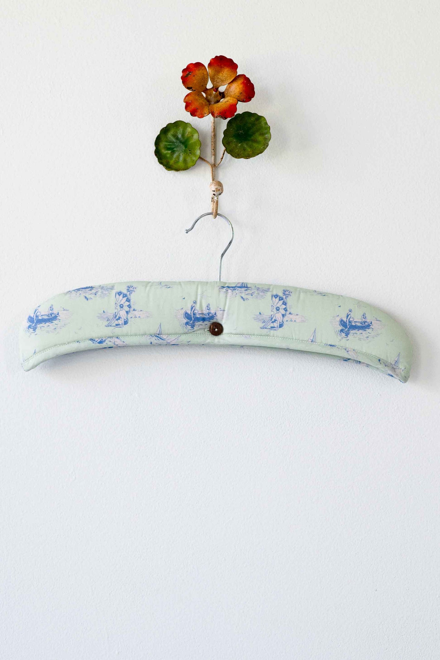 Coat hanger 20s beach