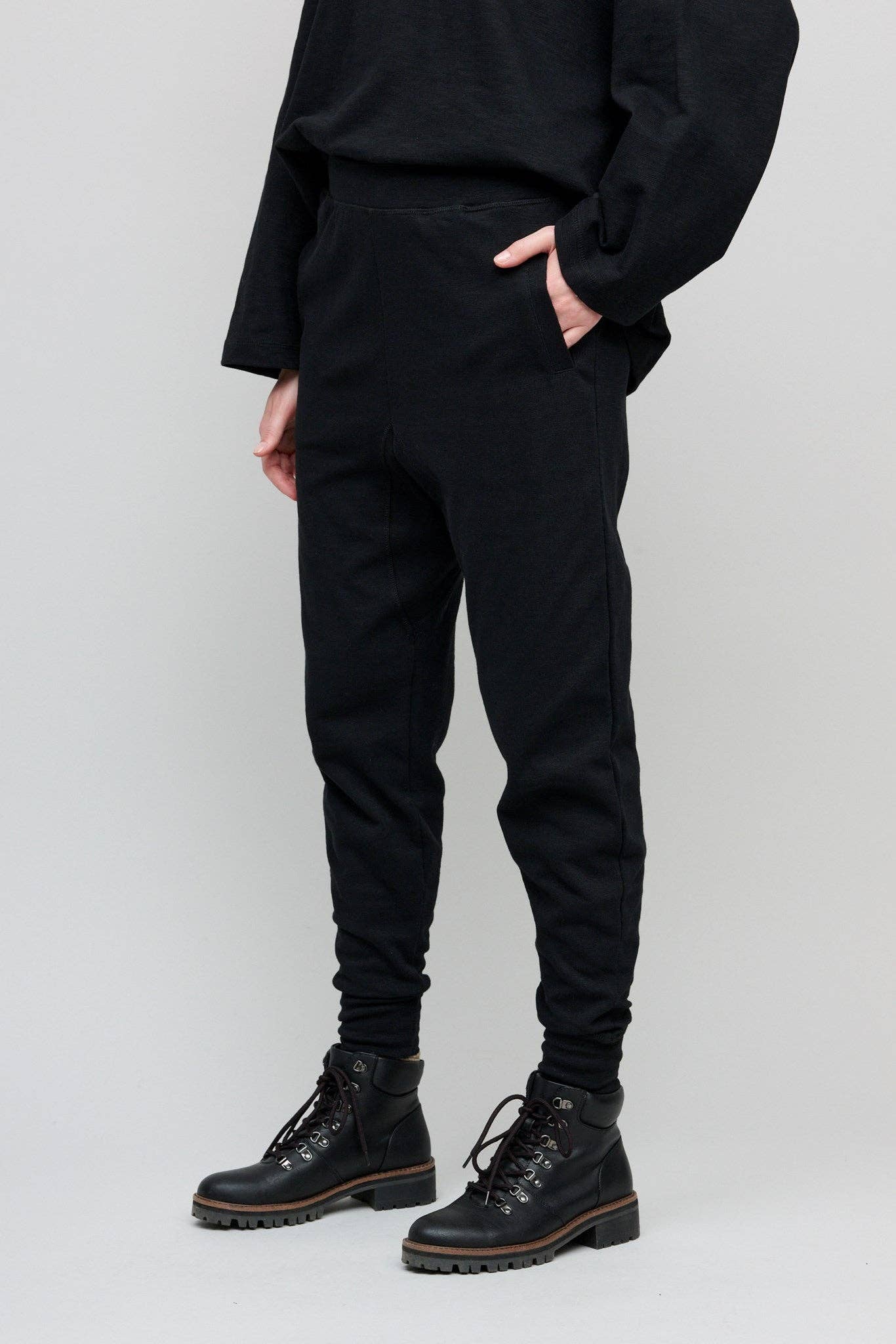 Skye sweatpants in black organic cotton