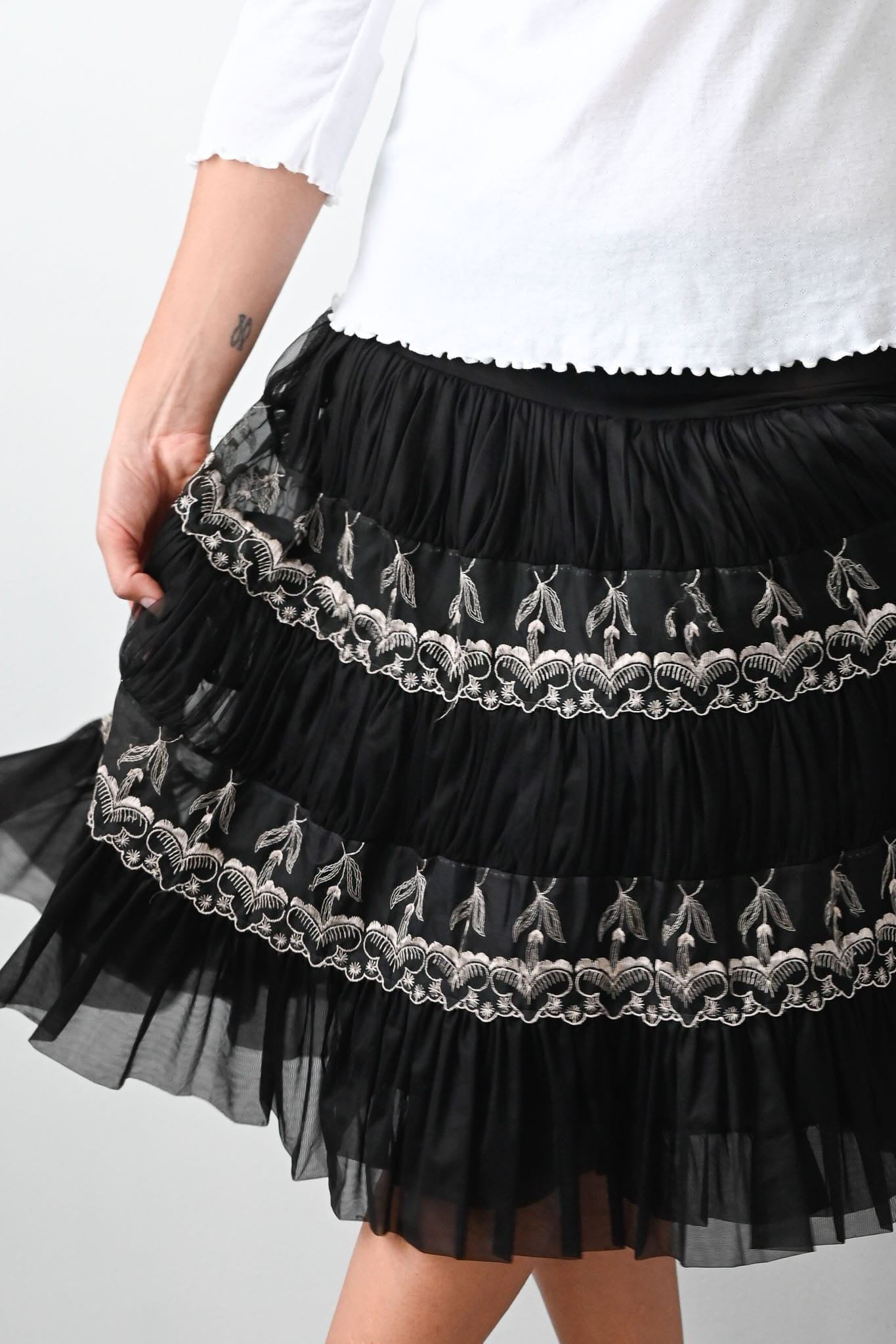 Vintage black embroidered 50s petticoat/skirt