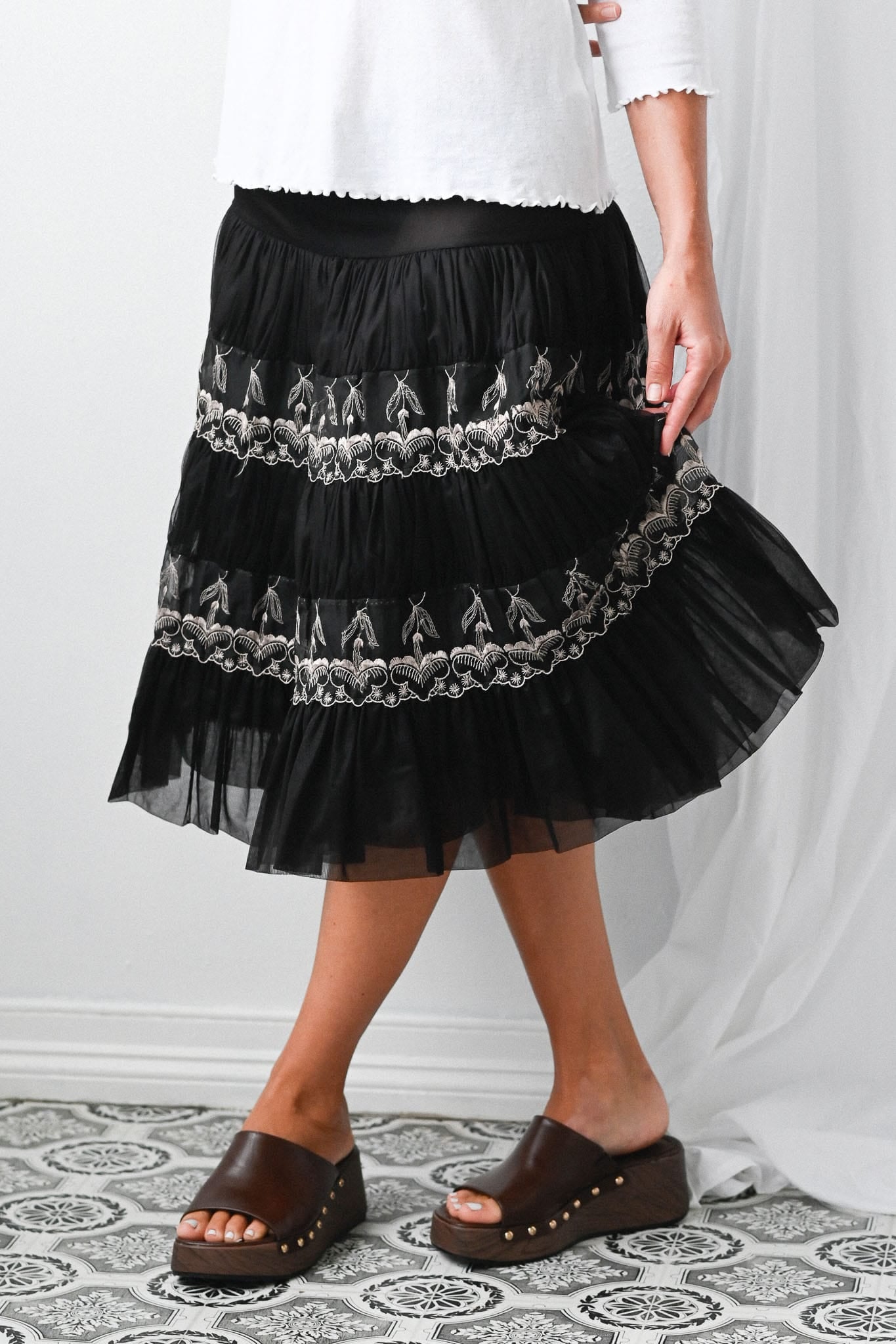 Vintage black embroidered 50s petticoat/skirt