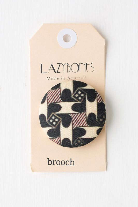 Domino brooch