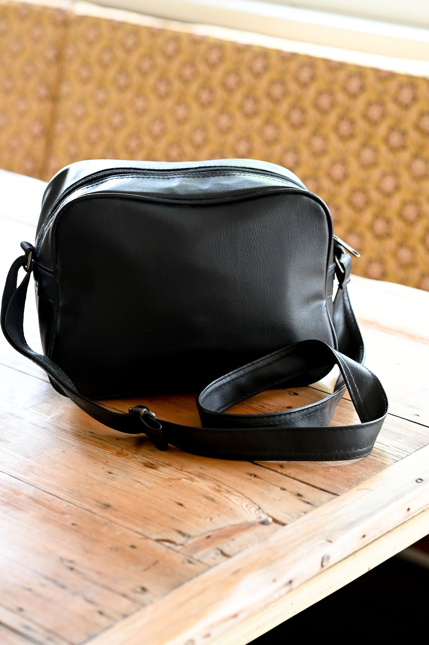 Vintage Radio Handbag Black