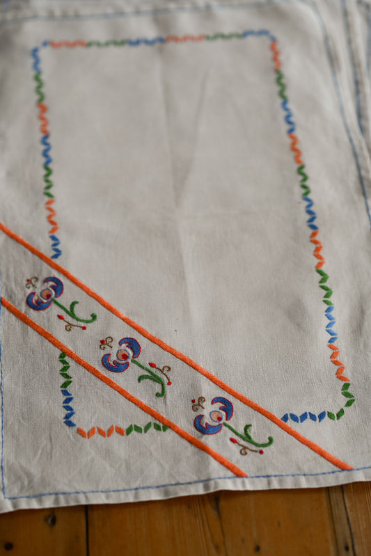 Vintage linen hand embroidered placemats Set of 6