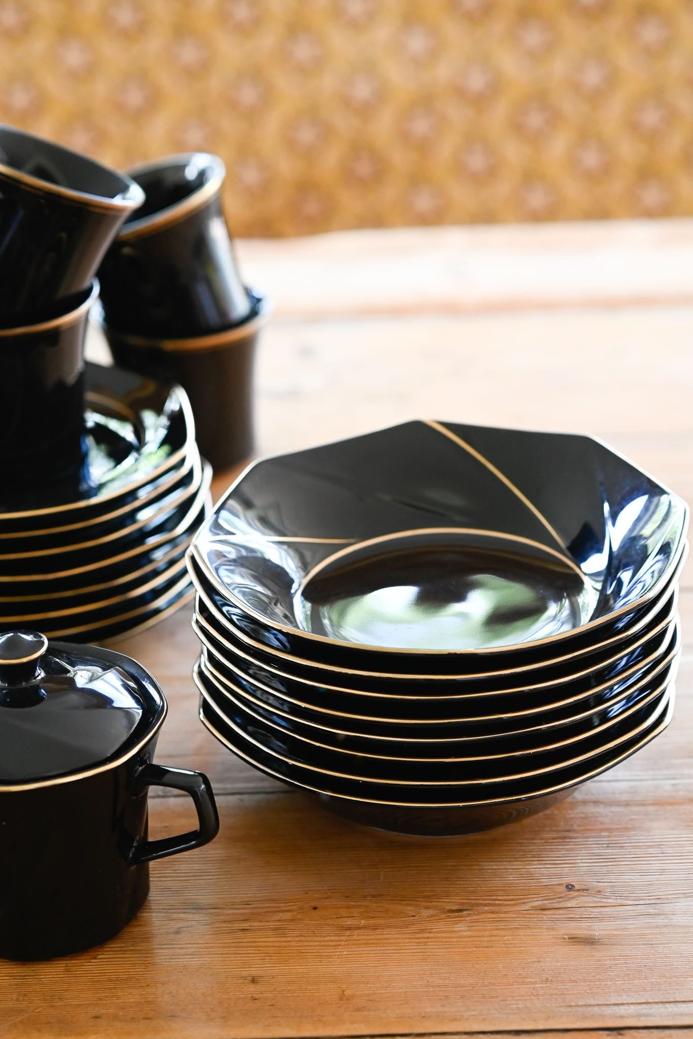 Gallery Collections by Ranmaru dinner set for 4 Centurion Golden Black