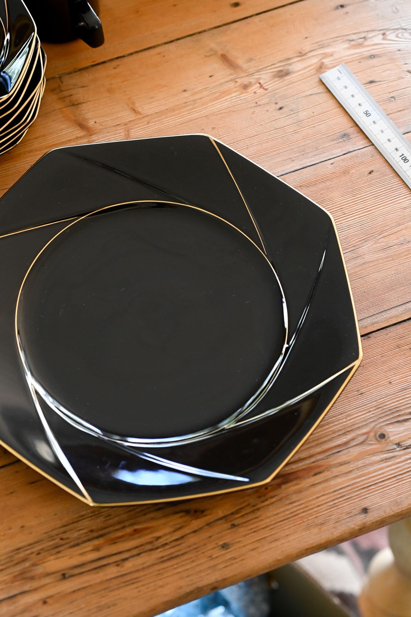 Gallery Collections by Ranmaru large platter Black with gold accents