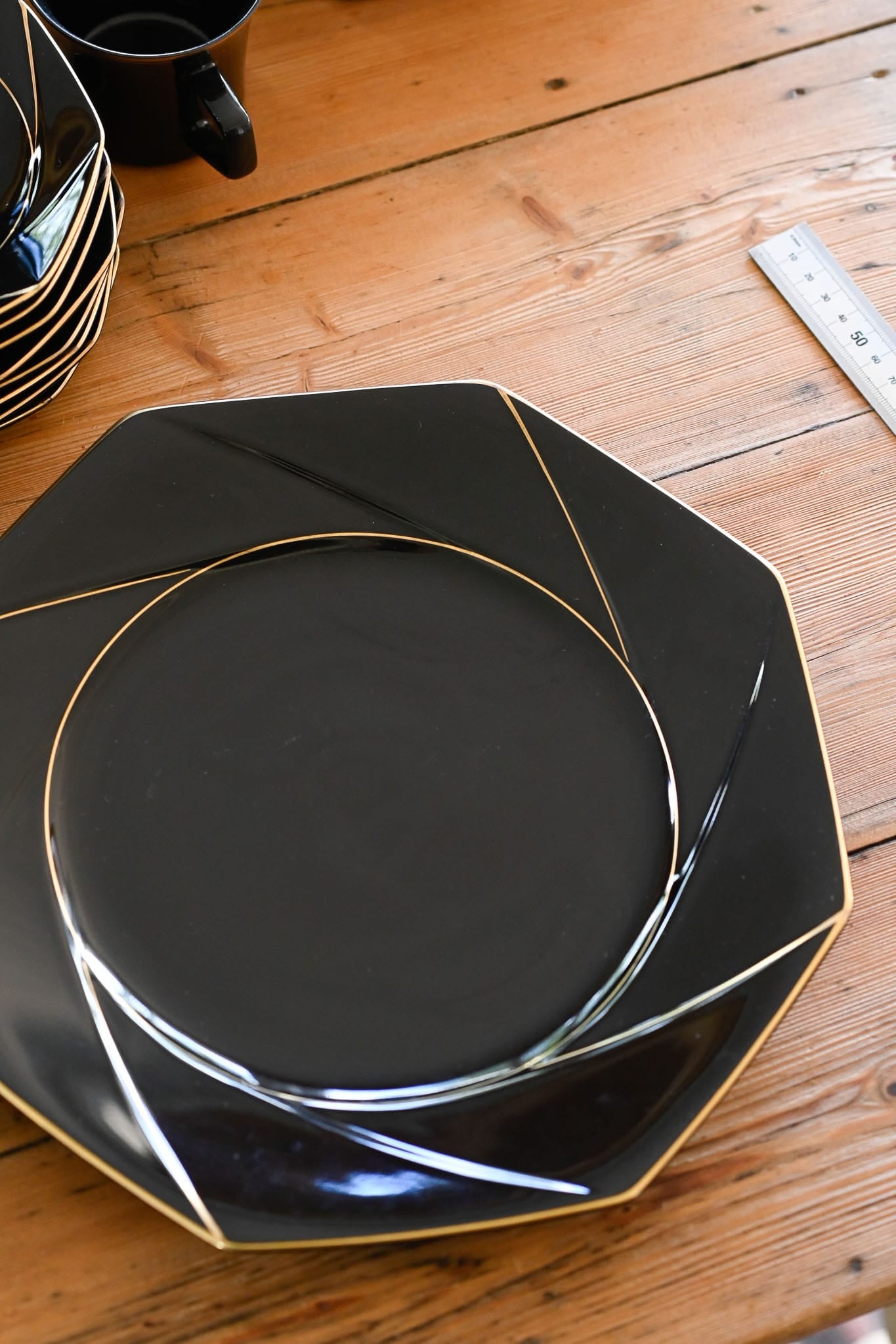 Gallery Collections by Ranmaru large platter Black with gold accents