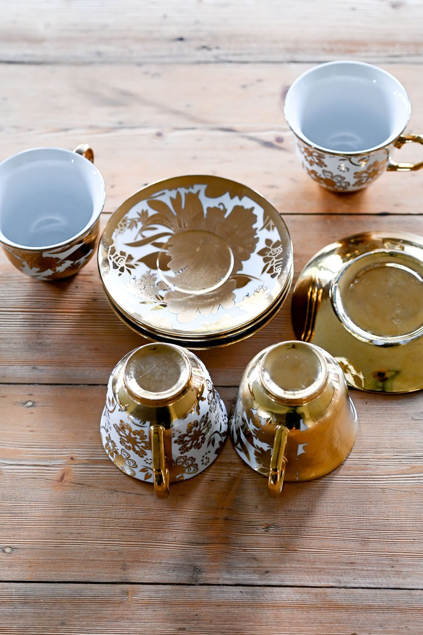 Vintage gold and white teacup and saucer set of 4