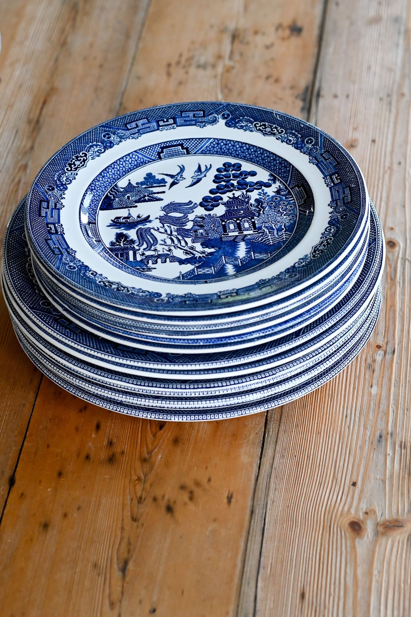 Johnson Bros Willow Pattern dinner plates set of 7