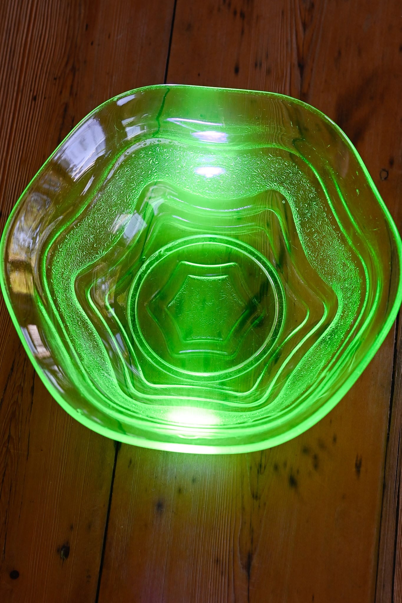 Vintage green uranium glass art deco bowl