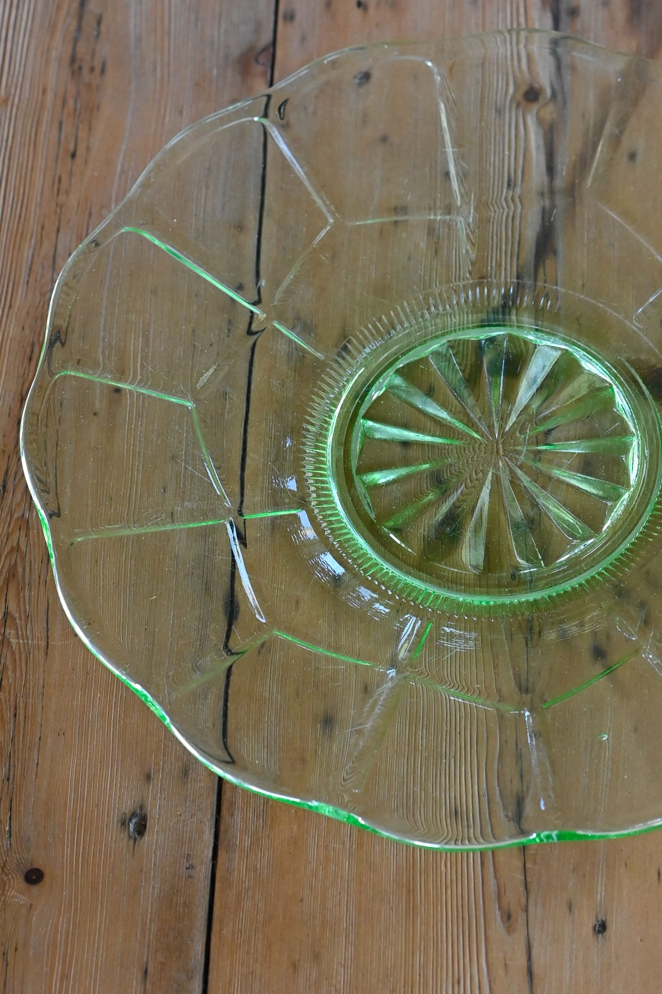 Vintage depression era uranium glass green serving plate