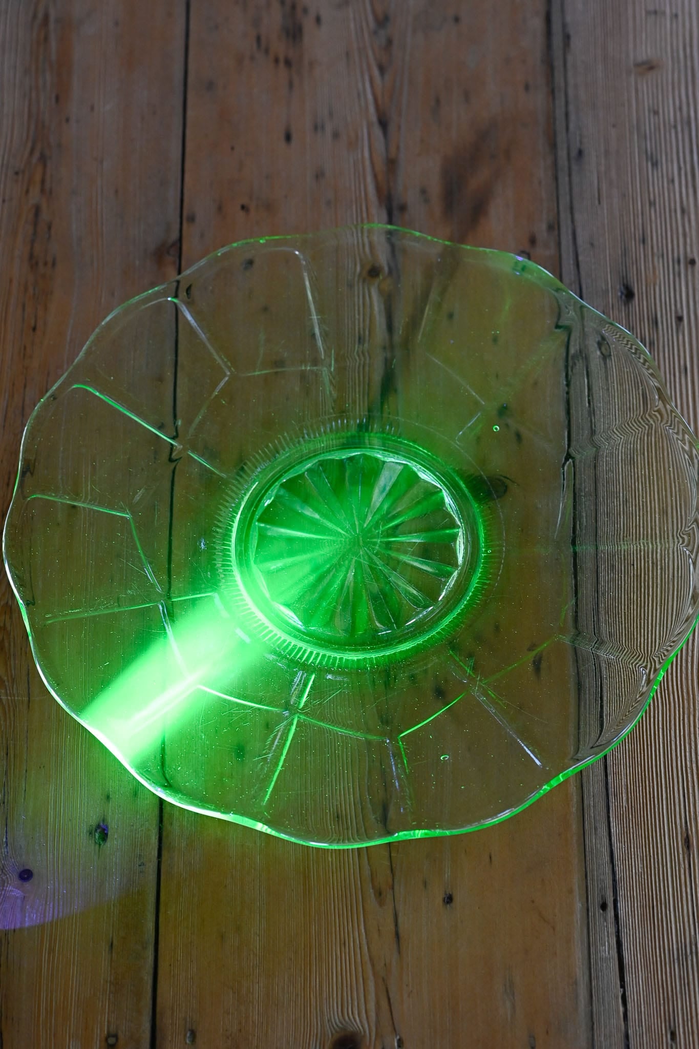 Vintage depression era uranium glass green serving plate
