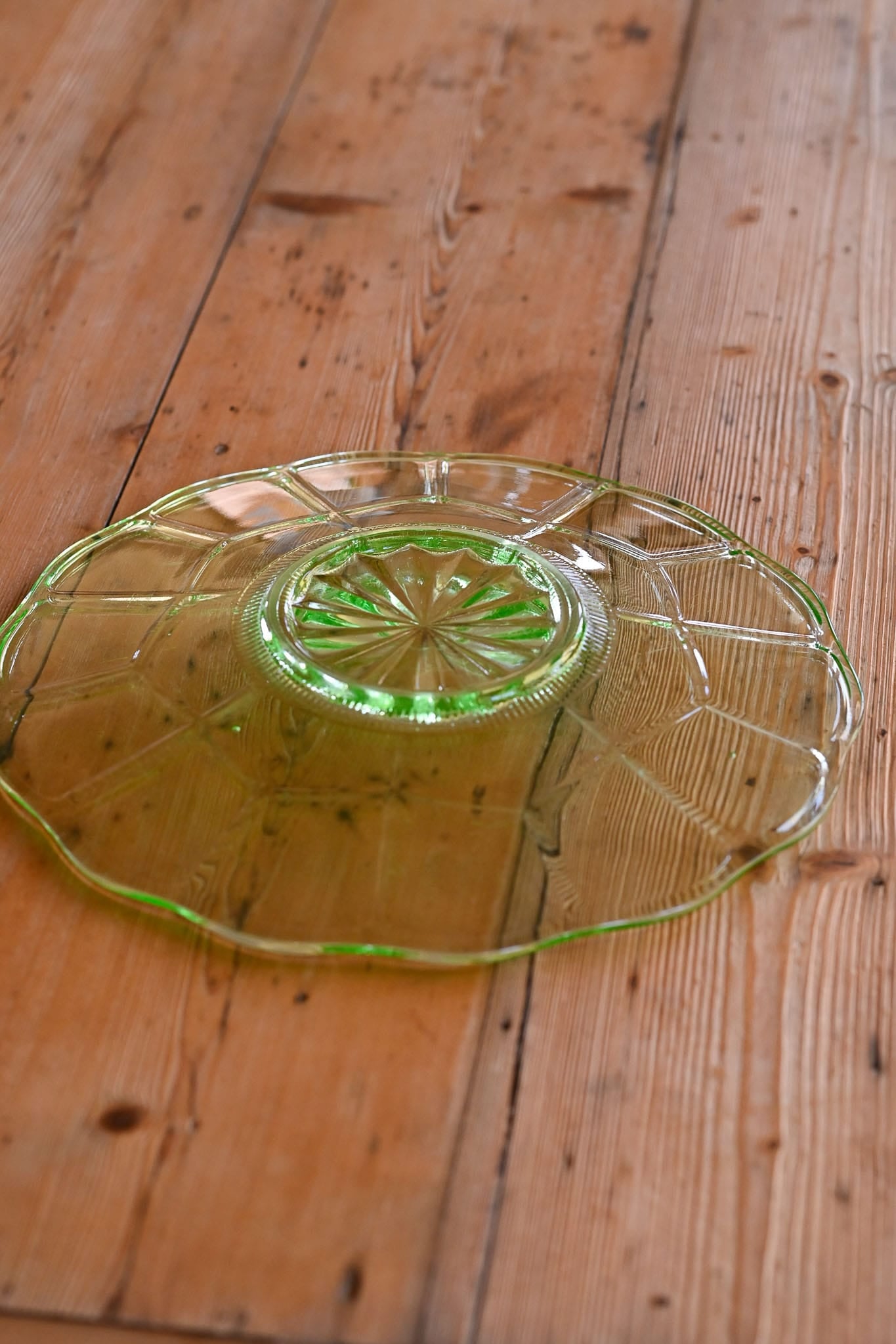 Vintage depression era uranium glass green serving plate