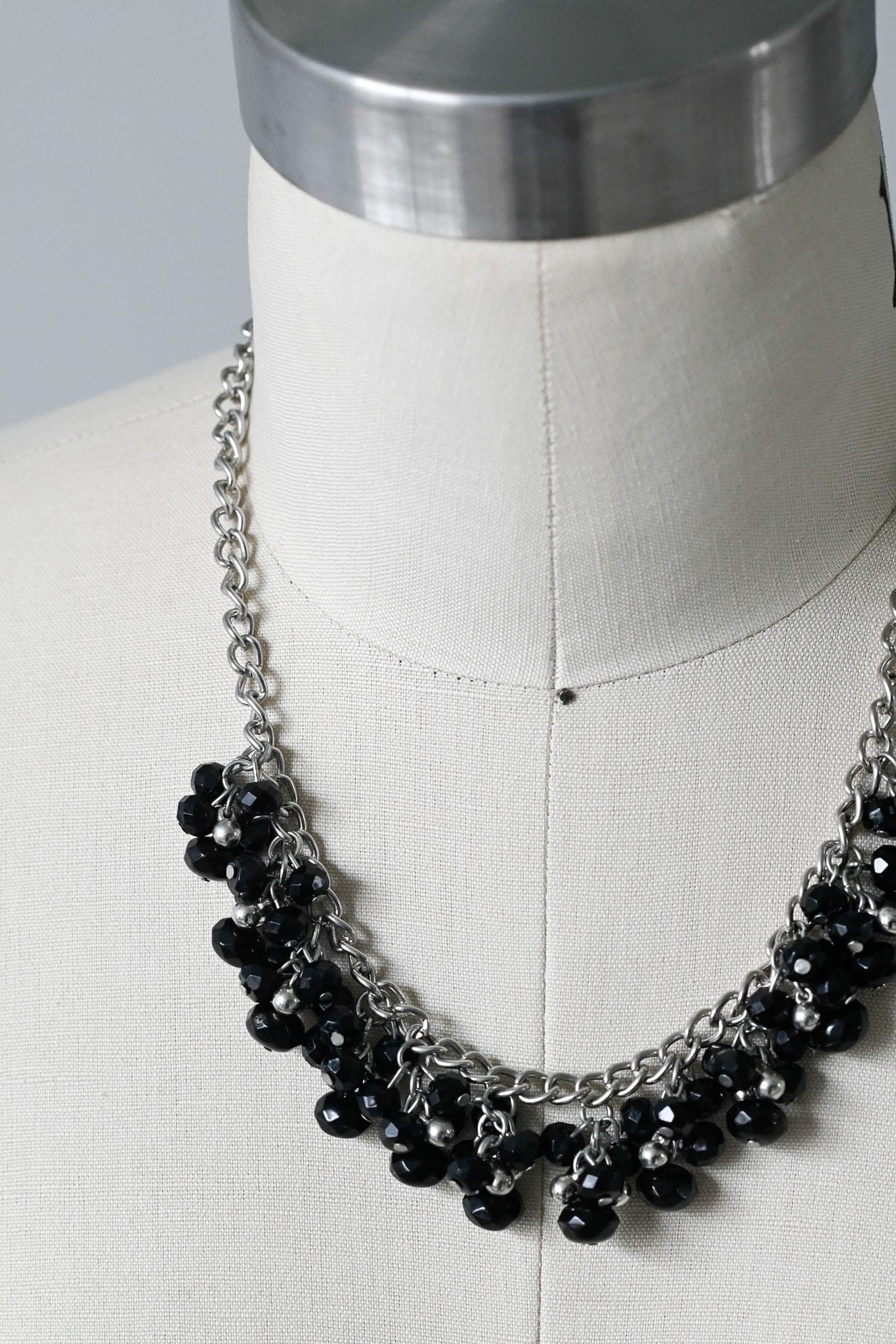 Vintage 60s 70s black glass short necklace