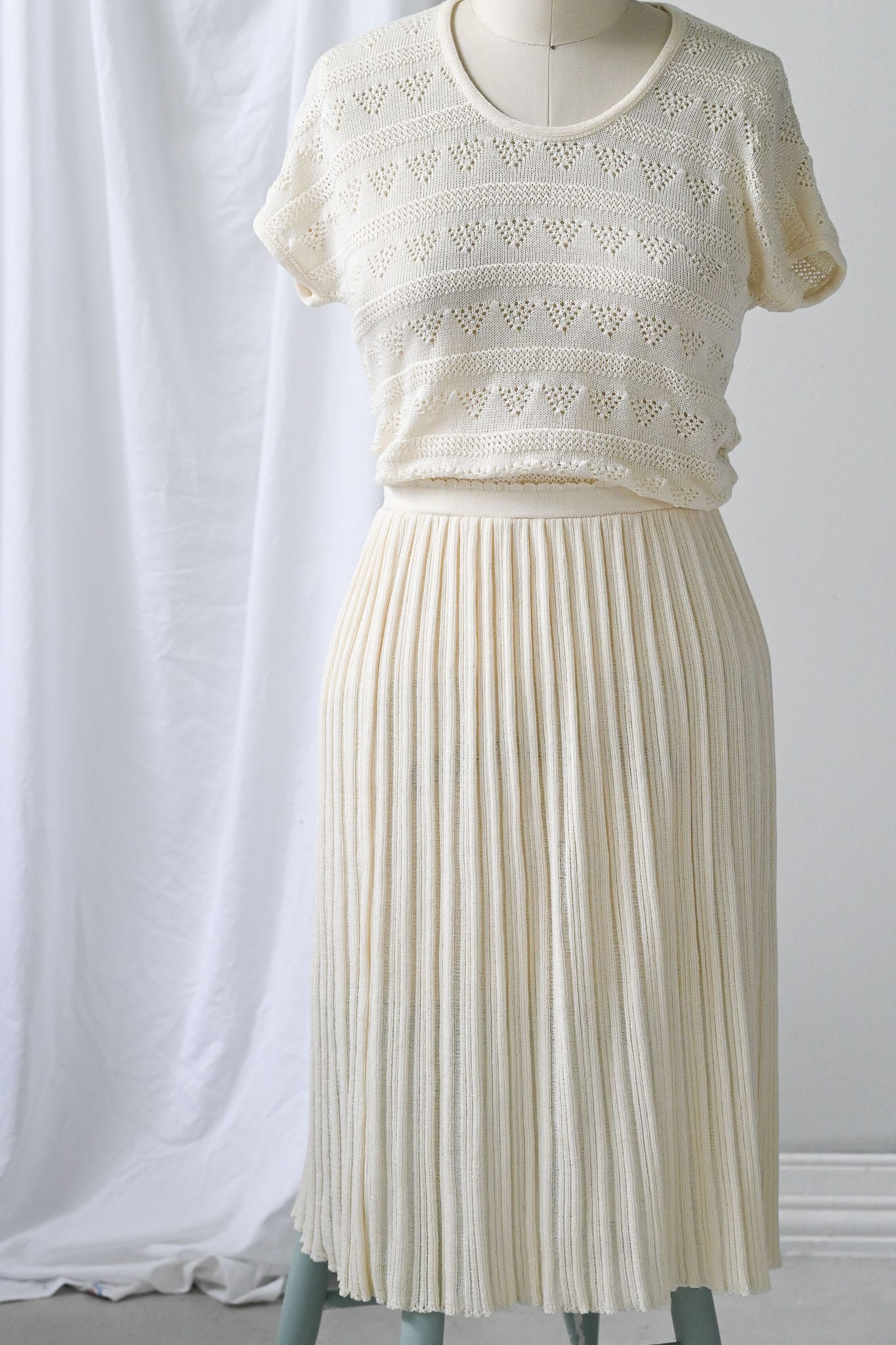 Vintage 1970s cream knit tee and skirt combo Size S