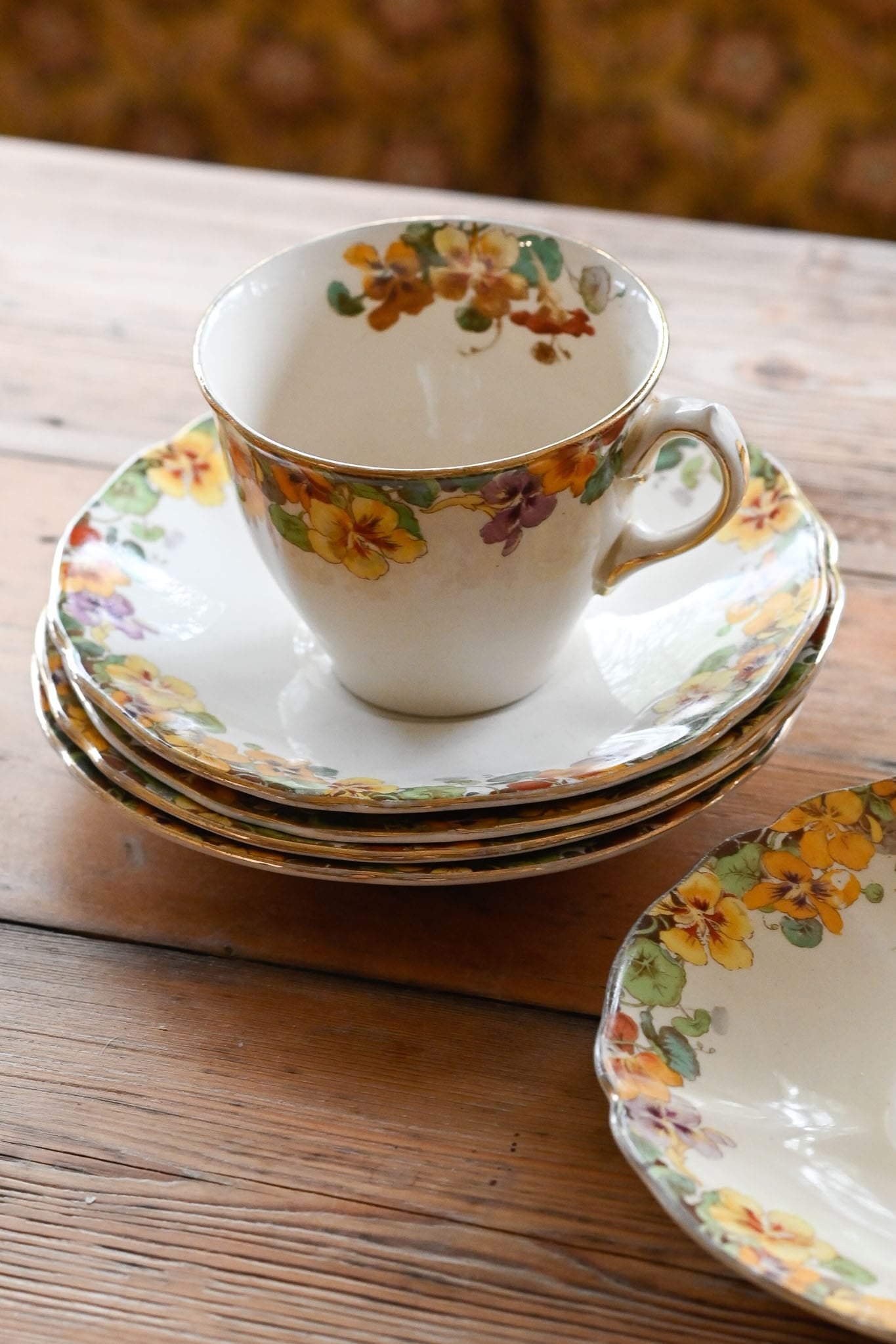 Royal Doulton Nasturtium 69 piece antique dinner set