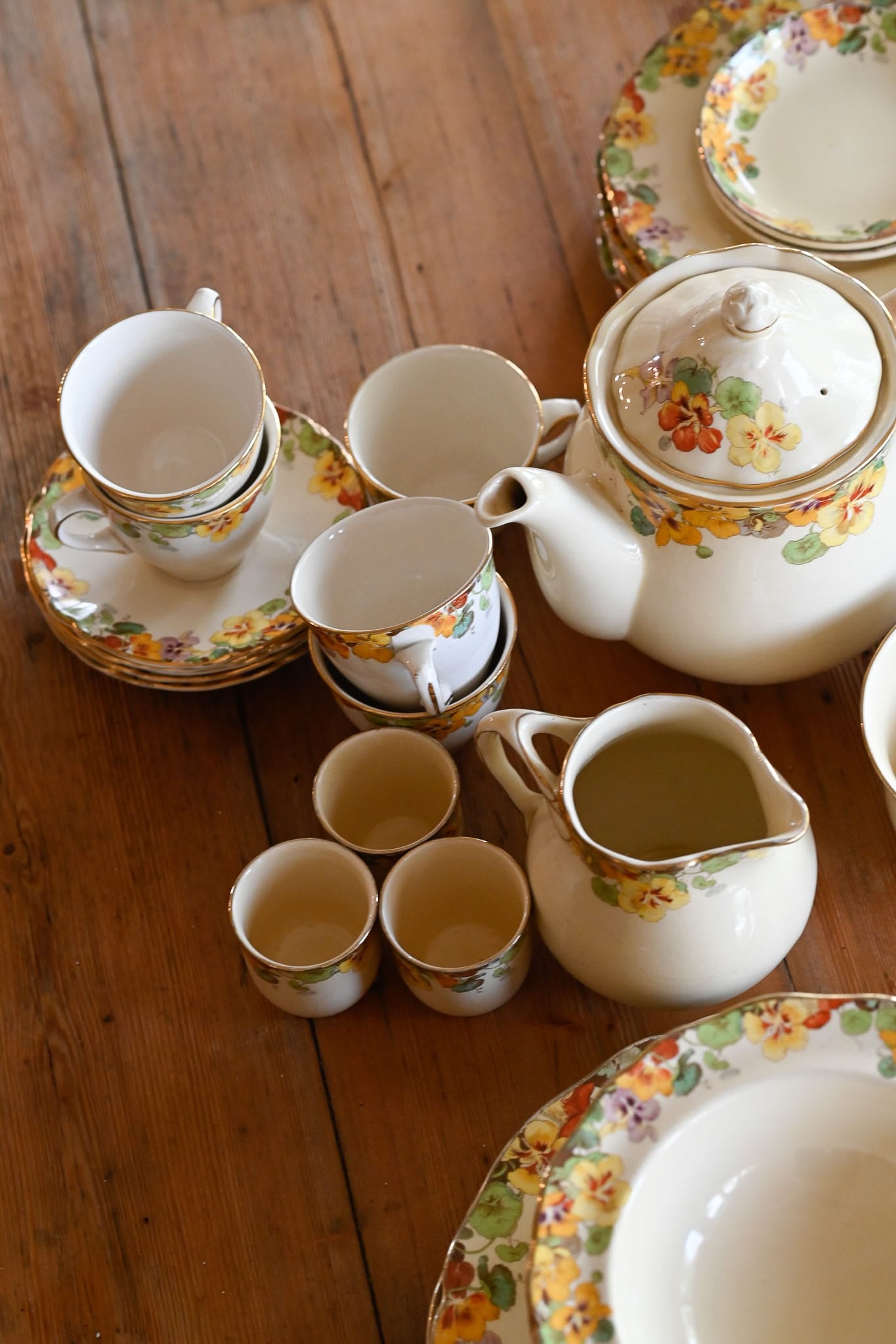 Royal Doulton Nasturtium 69 piece antique dinner set