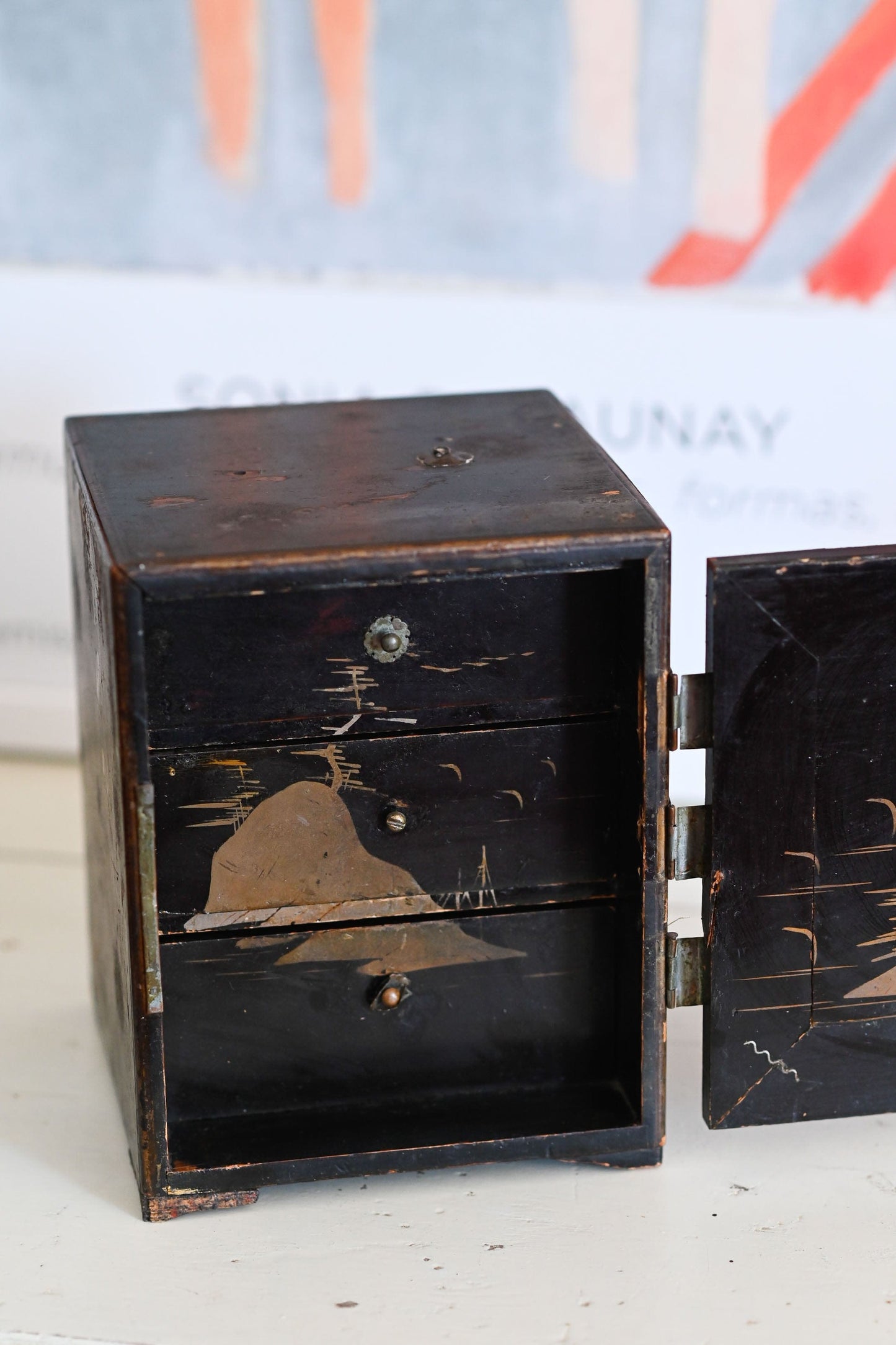 Antique Japanese lacquer jewellery box