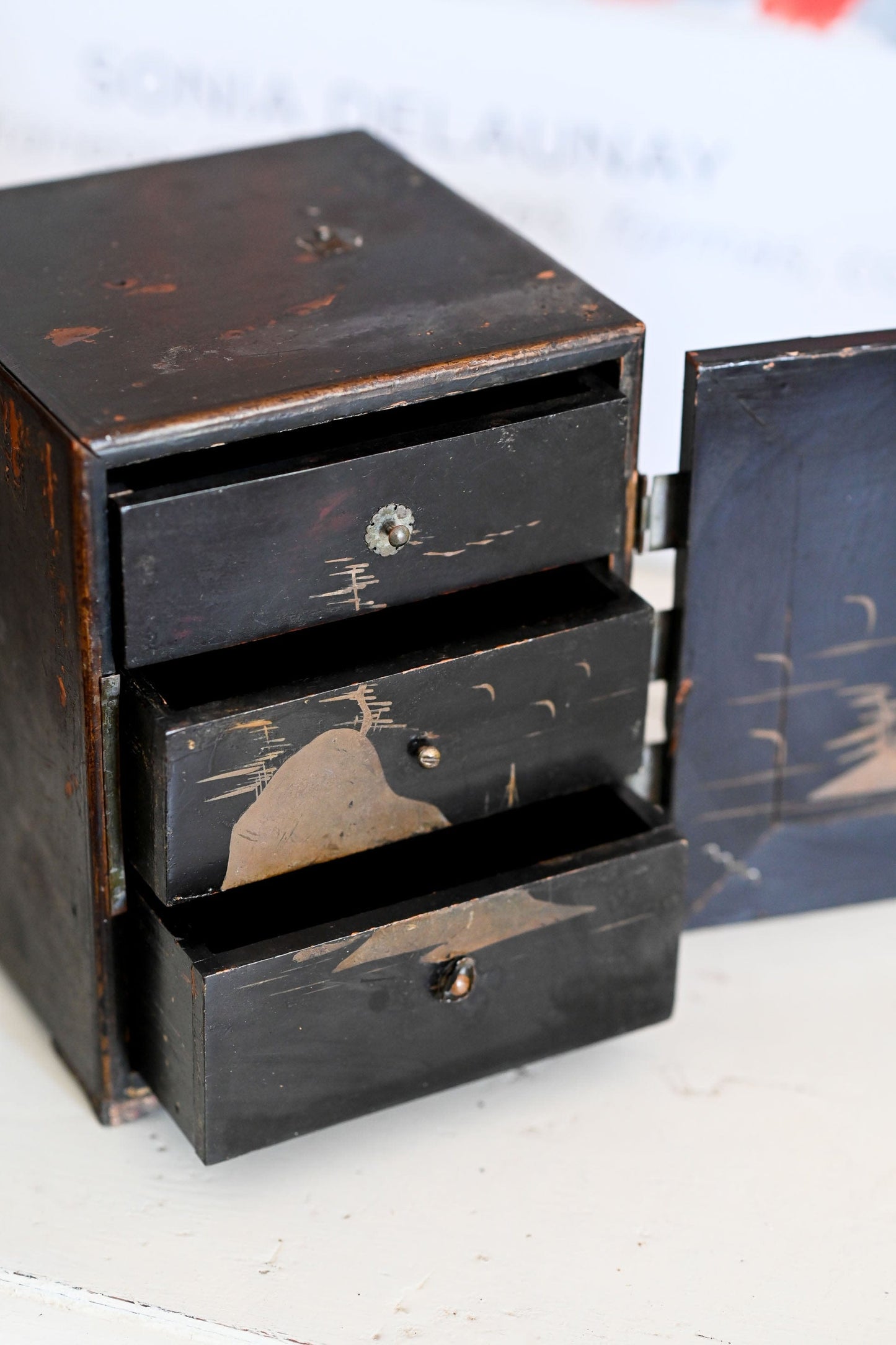 Antique Japanese lacquer jewellery box