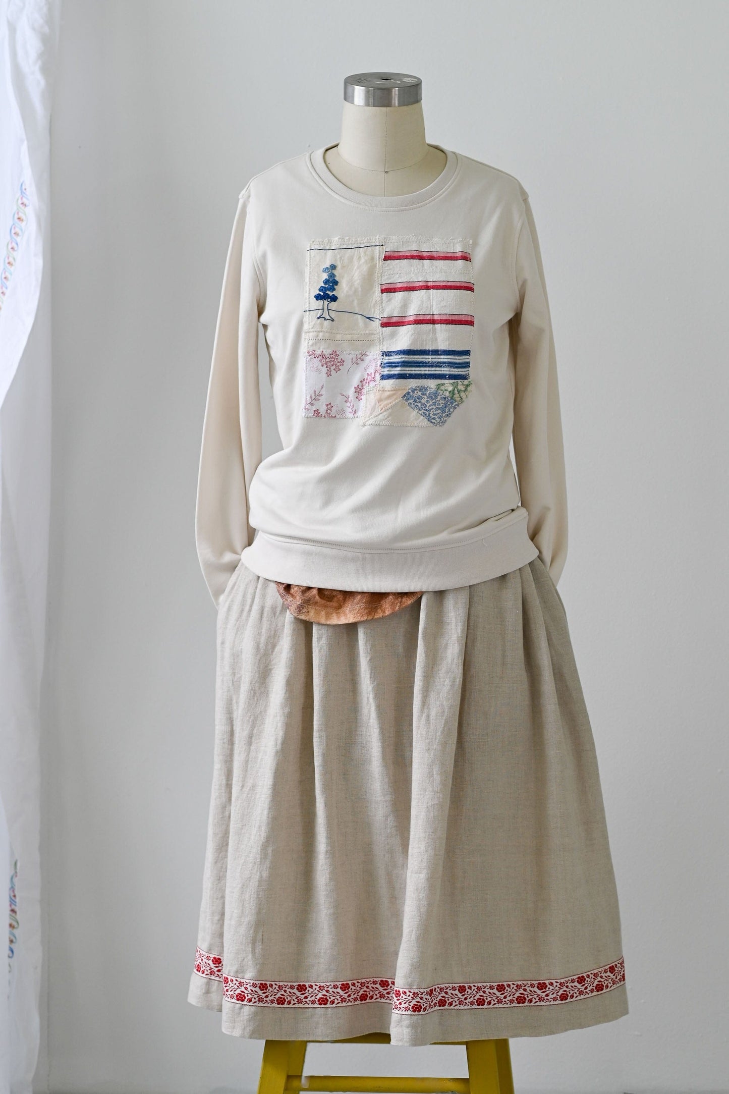 Elise Linen Skirt Natural/Vintage red trim